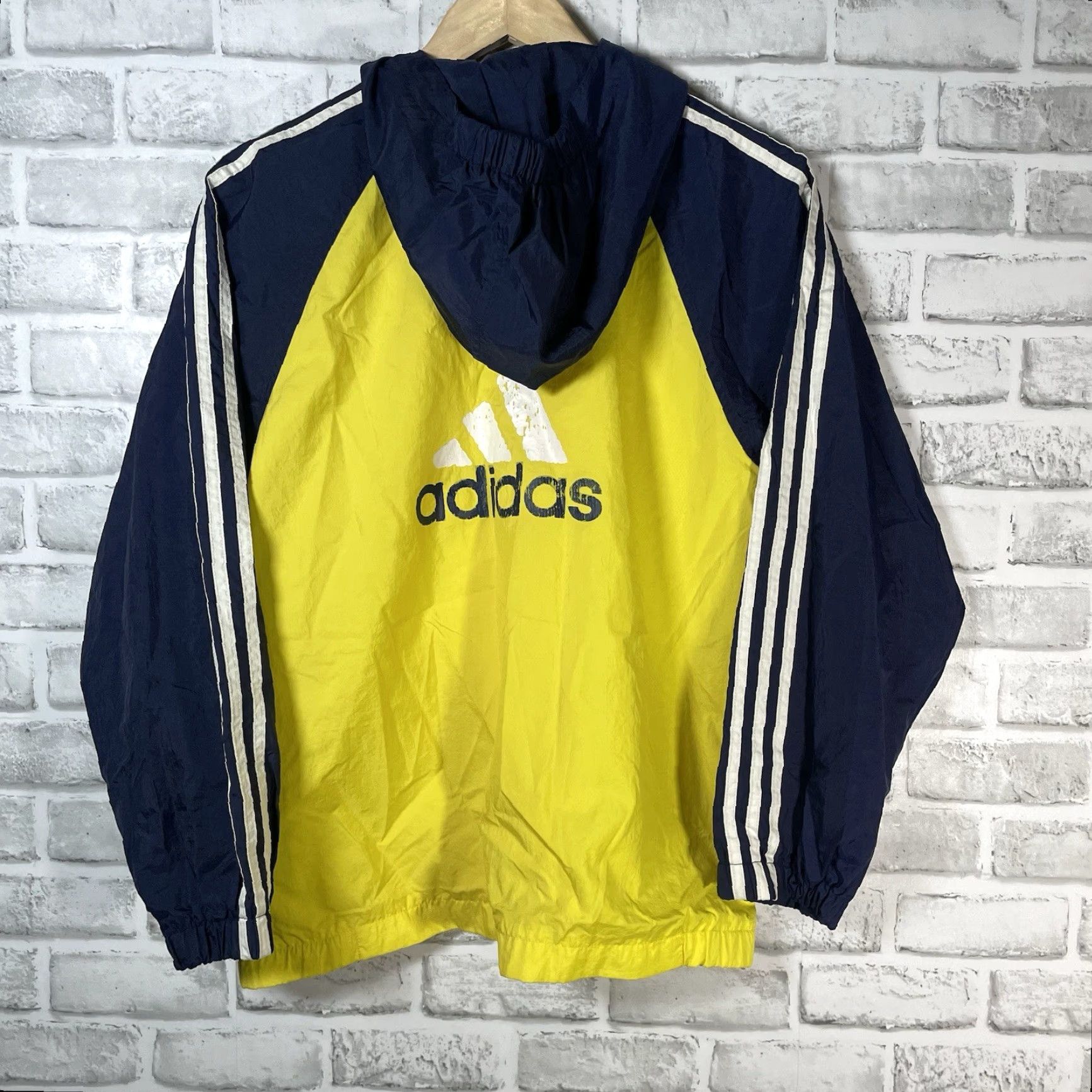 Adidas VINTAGE Adidas Windbreaker Jacket Mens Size L Yellow Nylon Outdoors Sports Size US L / EU 52-54 / 3 - 4 Thumbnail