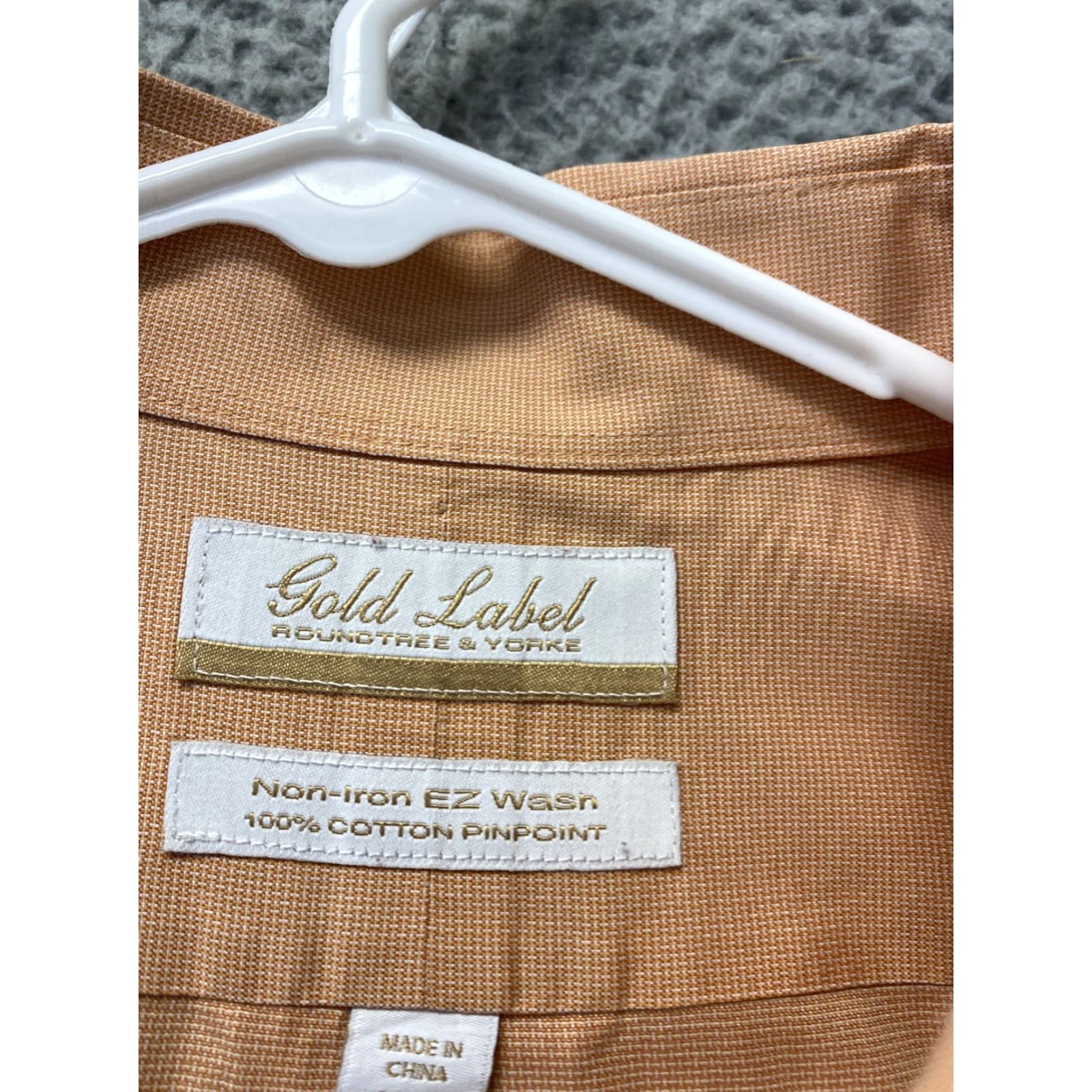 Roundtree & Yorke VINTAGE Roundtree & Yorke Gold Label Mens Dress Shirt Size 15.5-32 Peach Solid Business Casual Slim Fit Size 40R - 5 Thumbnail