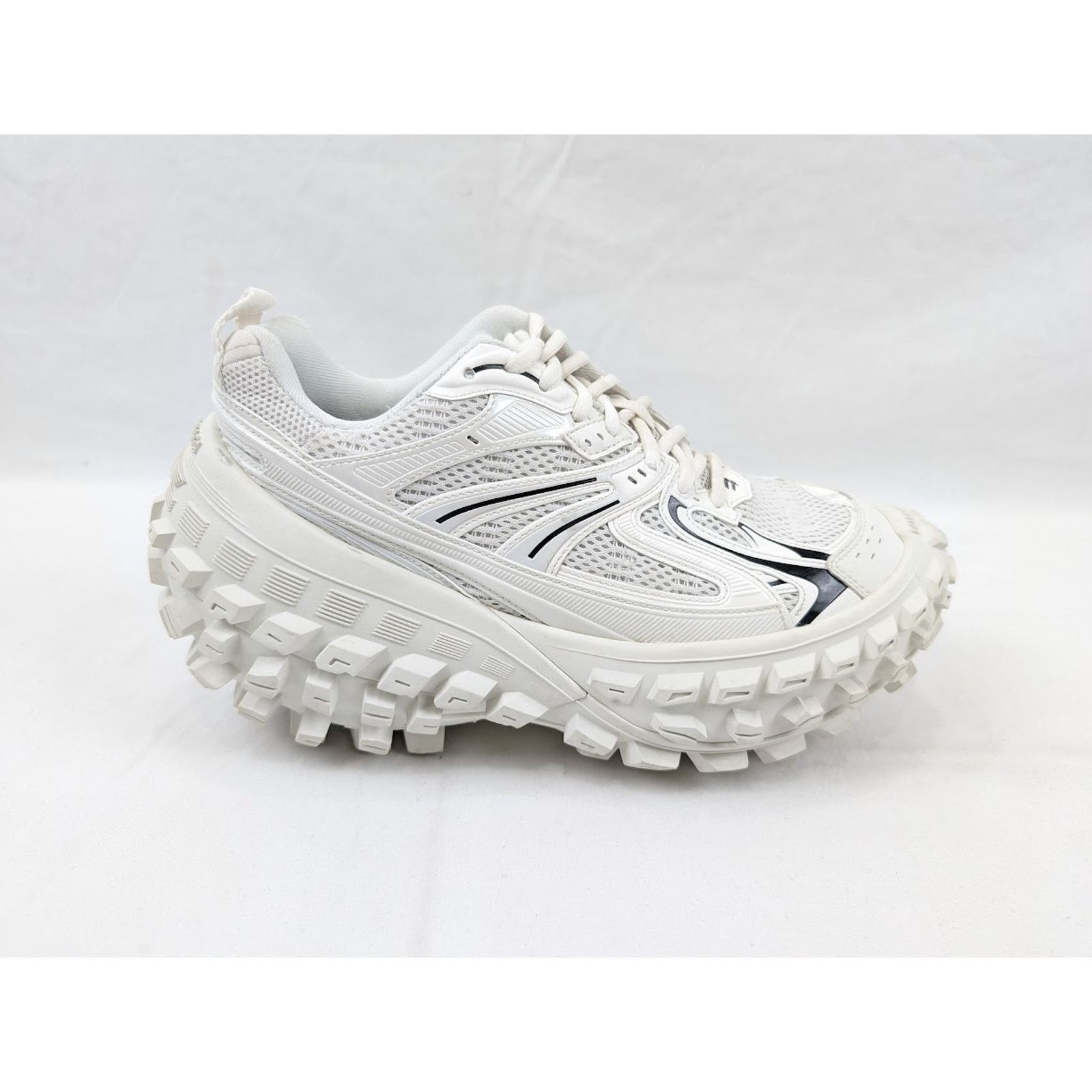 Balenciaga o1rshd1 Contrast Defender Bouncer in Eggshell/Black 46 Size US 13 / EU 46 - 1 Thumbnail