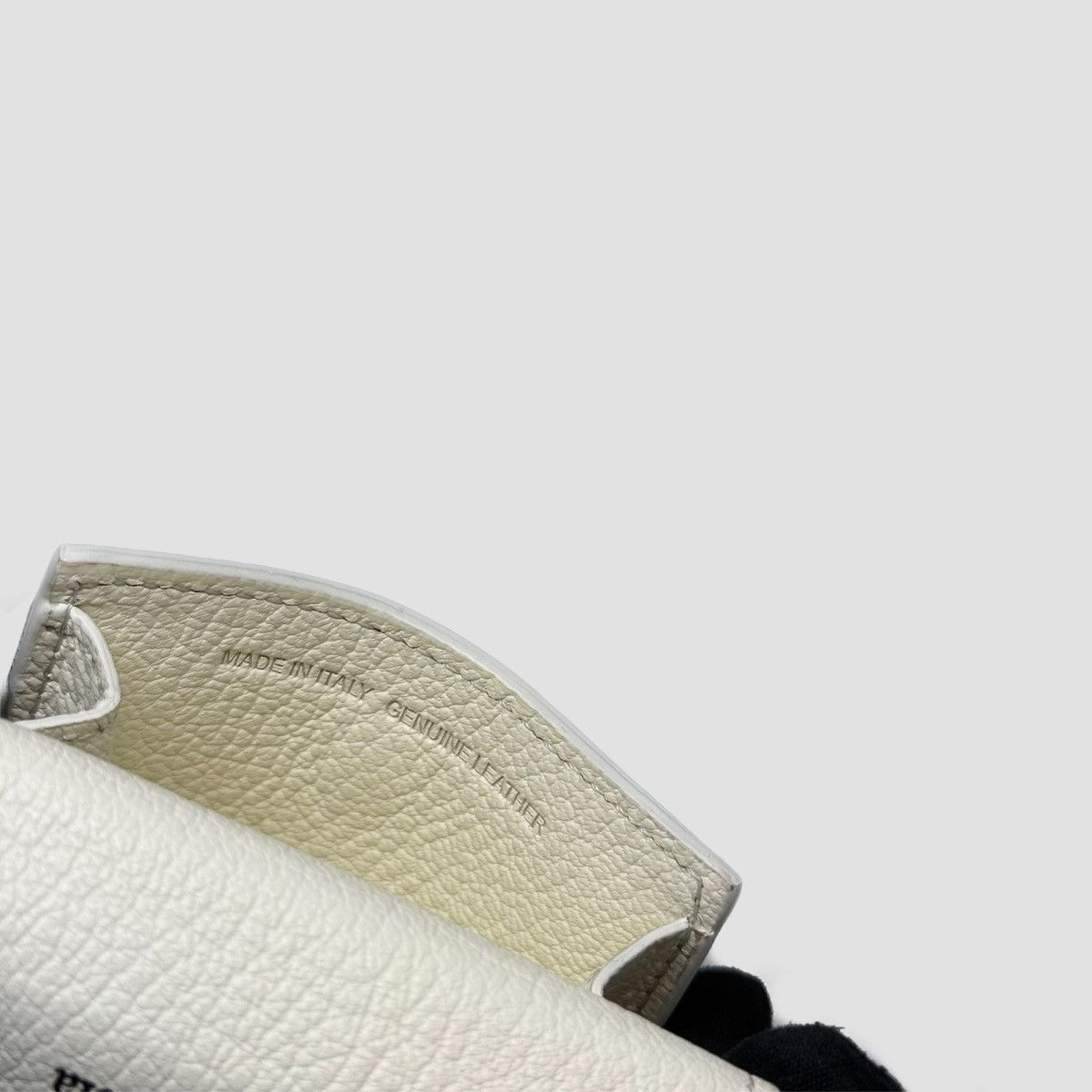 Maison Margiela Maison Margiela Strapped Airpods Pro Case White Size ONE SIZE - 10 Thumbnail