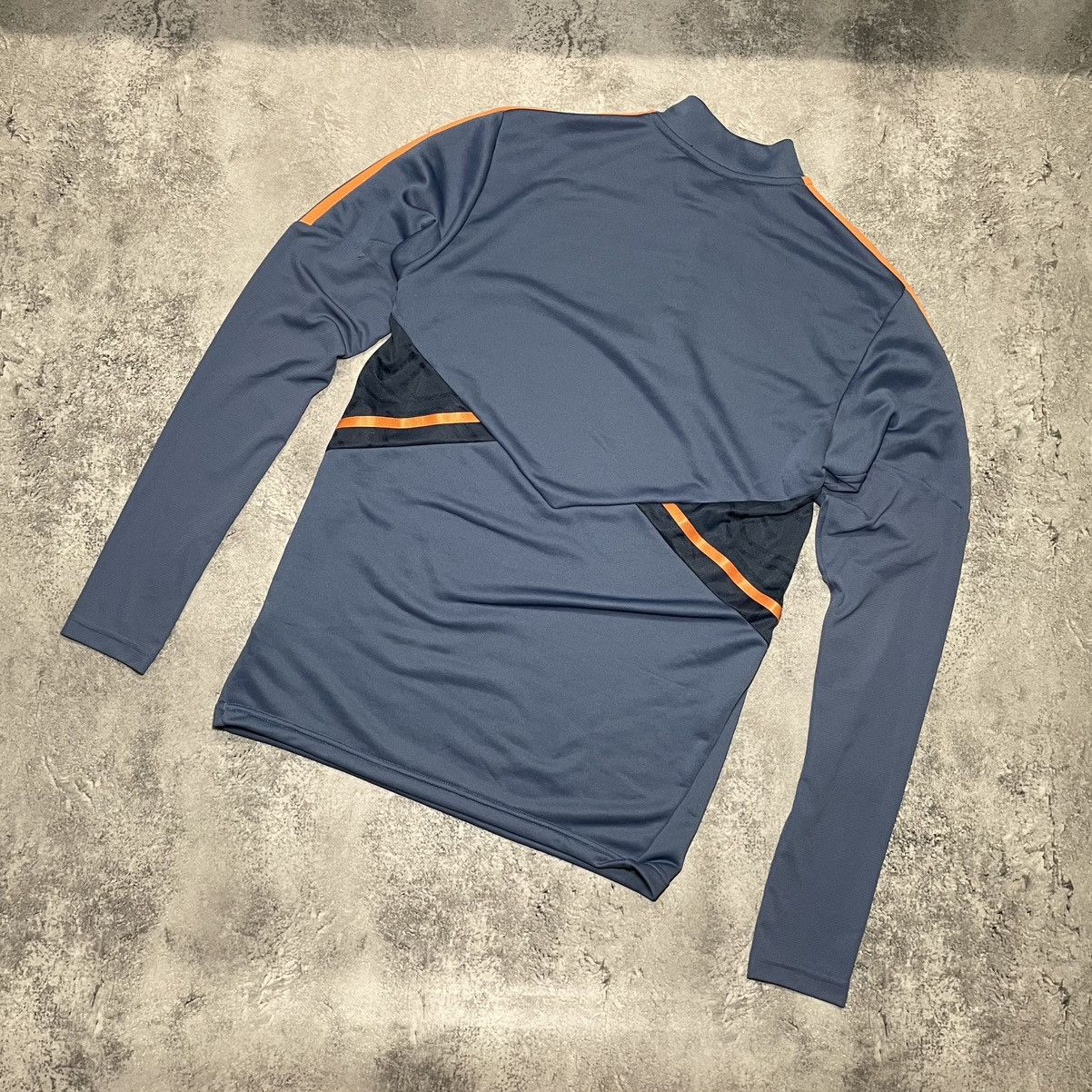 Adidas × Vintage Manchester United Adidas 22/23 training jersey Size US S / EU 44-46 / 1 - 2 Thumbnail