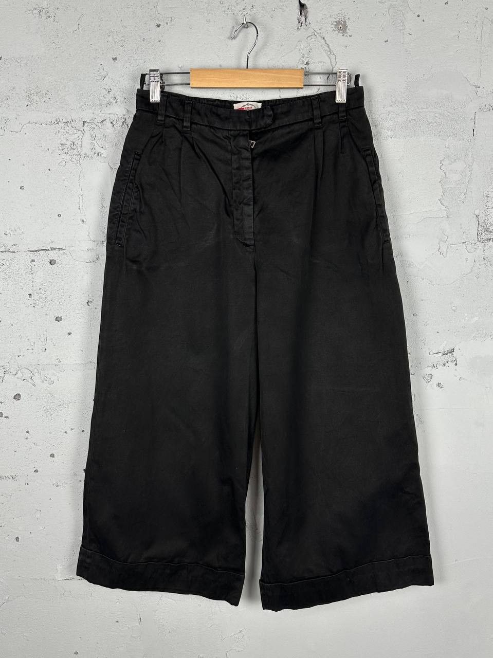 Prada Avant Garde Prada Black Culottes Pants Size 44 Size 30" / US 8 / IT 44 - 1 Thumbnail