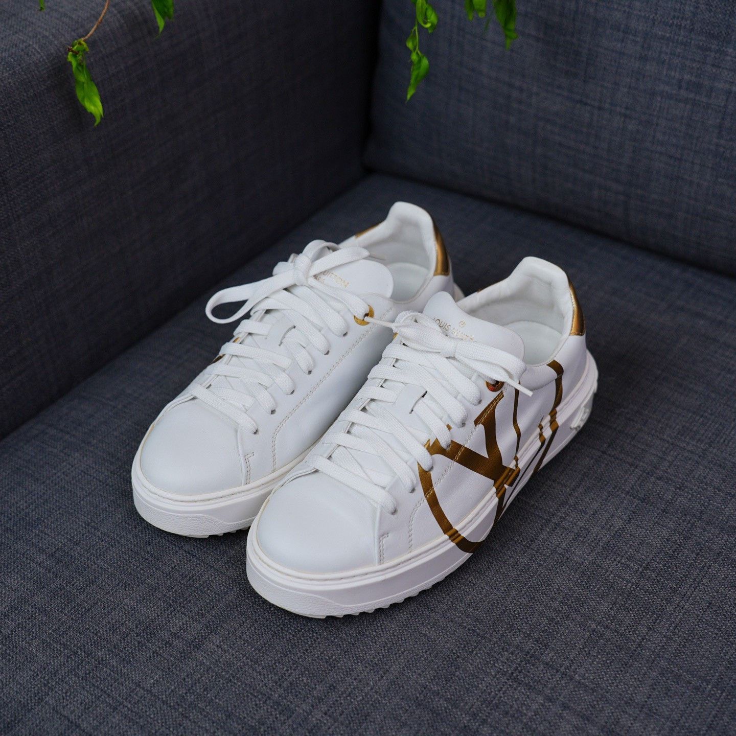 Louis Vuitton Louis Vuitton Printed Gold Lowtop Sneakers us_8 Women Size US 8 / IT 38 - 1 Thumbnail