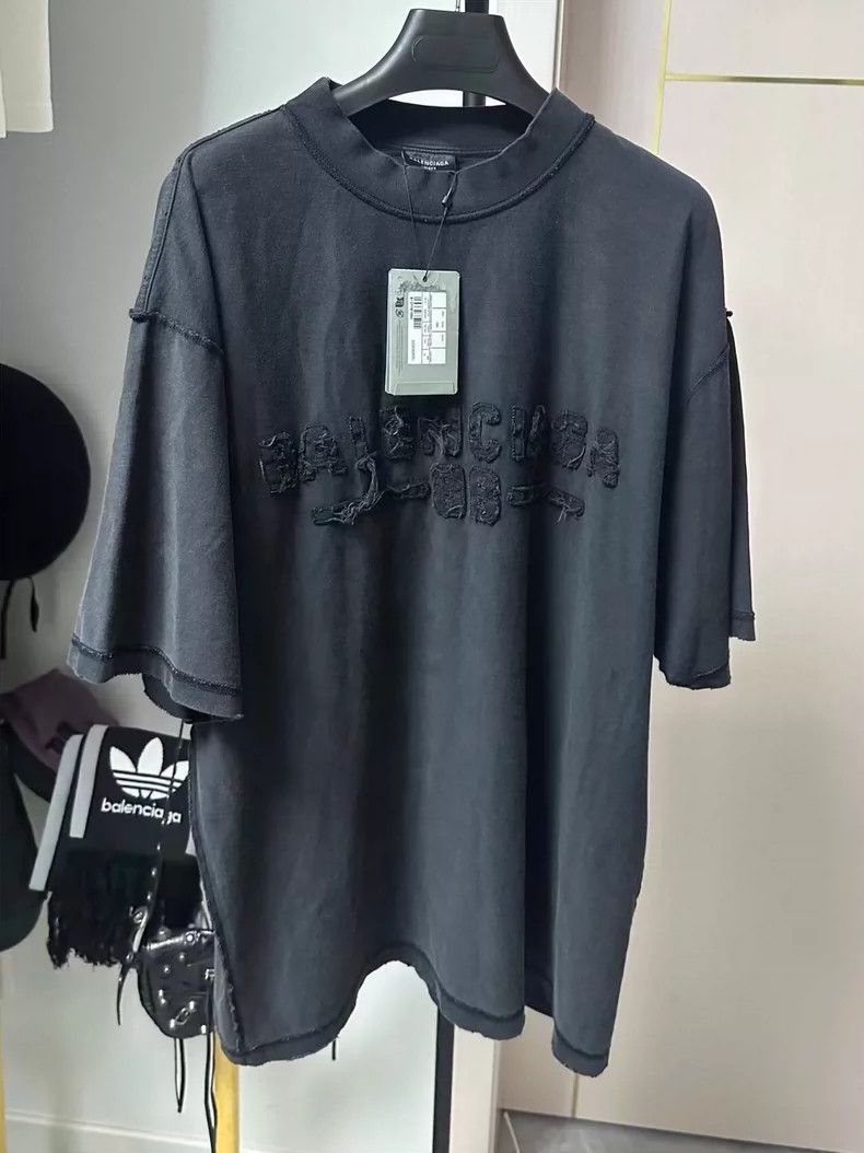 Balenciaga Balenciaga Embroidered Logo Short Sleeve Tee - dmc Size US M / EU 48-50 / 2 - 1 Thumbnail