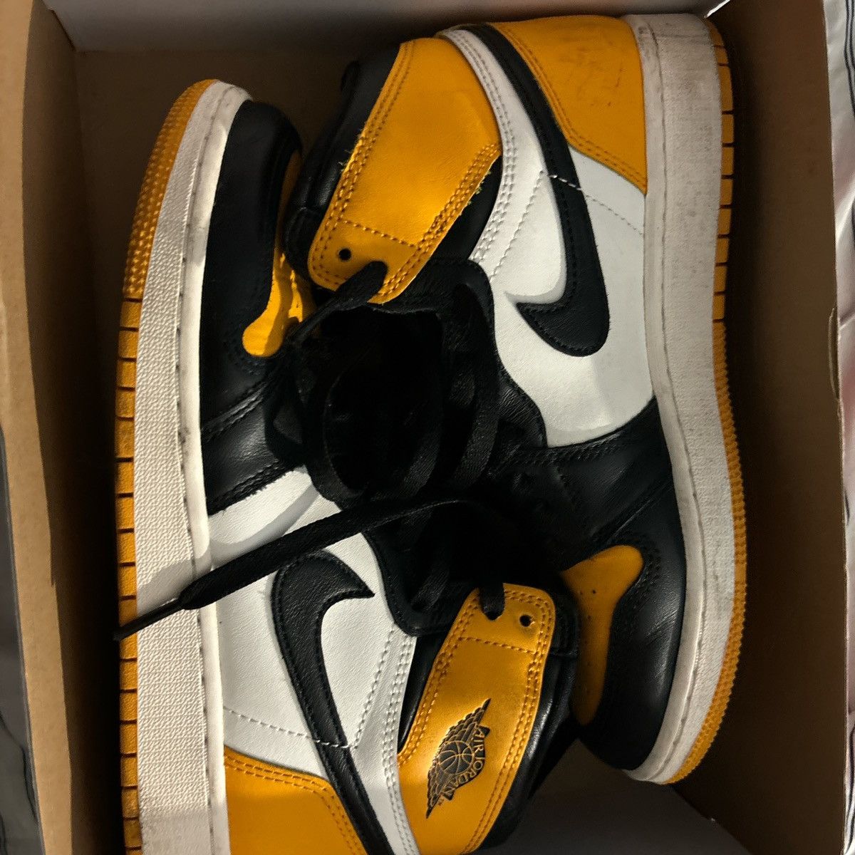 Jordan Brand × Nike Air Jordan 1s Retro High OG Yellow Toe Size US 7 / EU 40 - 1 Thumbnail