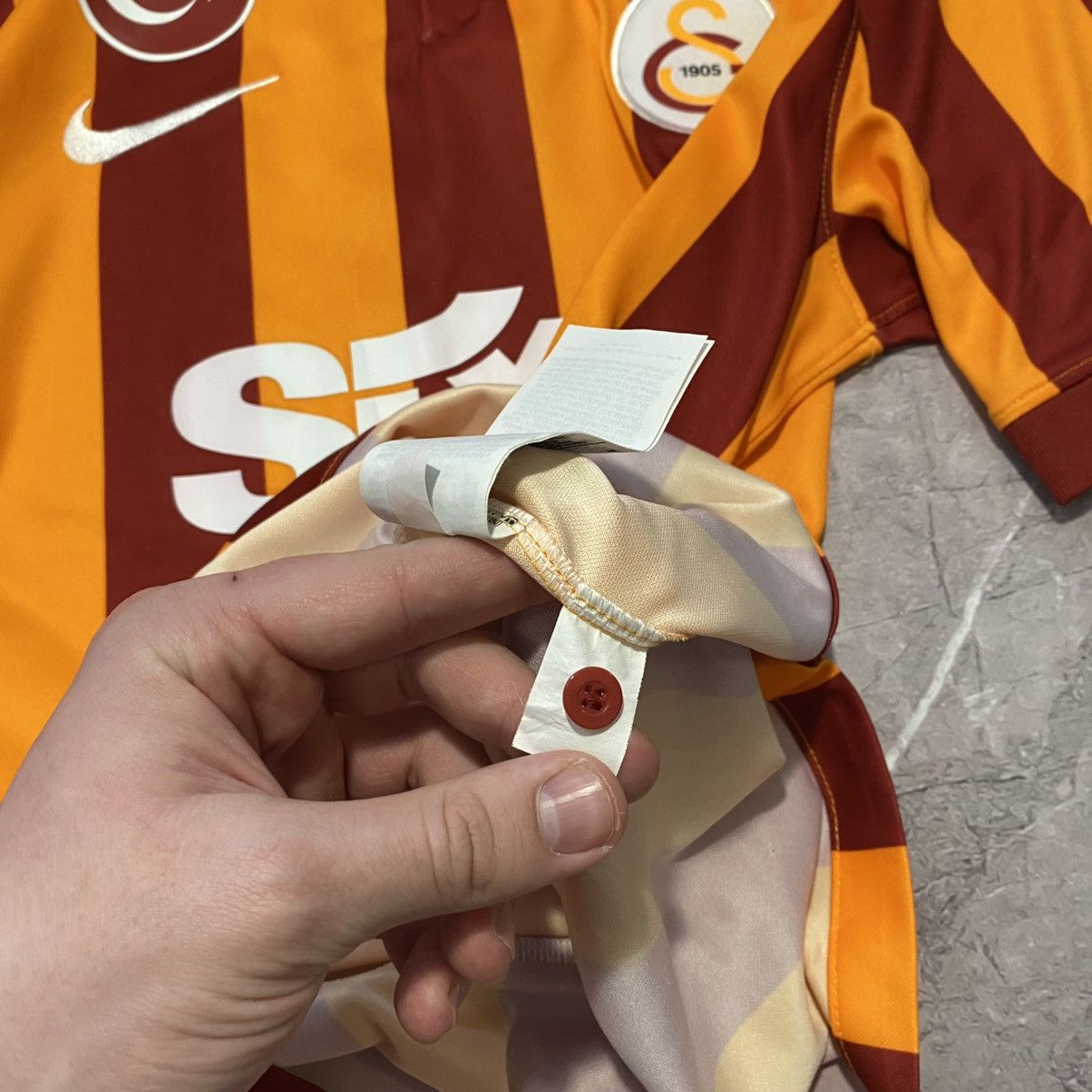 Nike ICARDI ! NIKE GALATASARAY TURKISH TEE SOCCER JERSEY Size US M / EU 48-50 / 2 - 9 Thumbnail