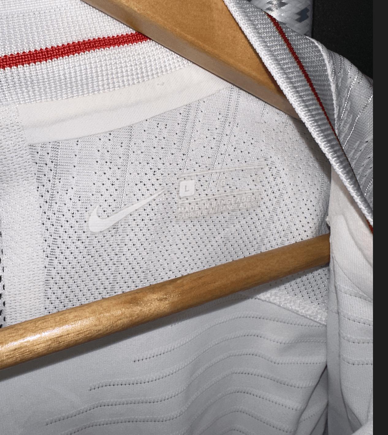 Nike 2018-19 England Player Issue Home Shirt Sancho #7 L Size US L / EU 52-54 / 3 - 4 Thumbnail