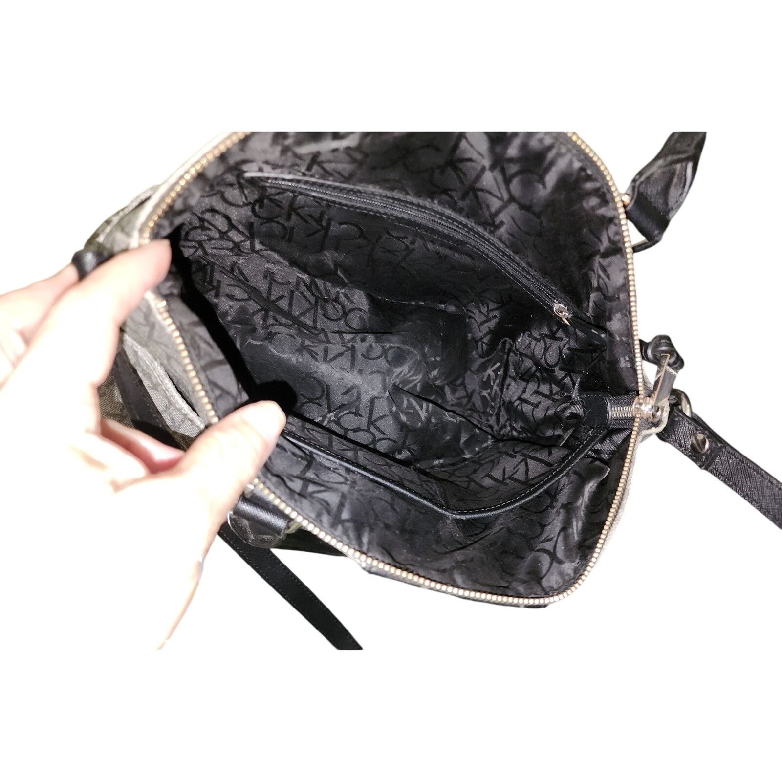 Calvin Klein Calvin Klein faux leather silver and black crossbody bag Size ONE SIZE - 8 Thumbnail