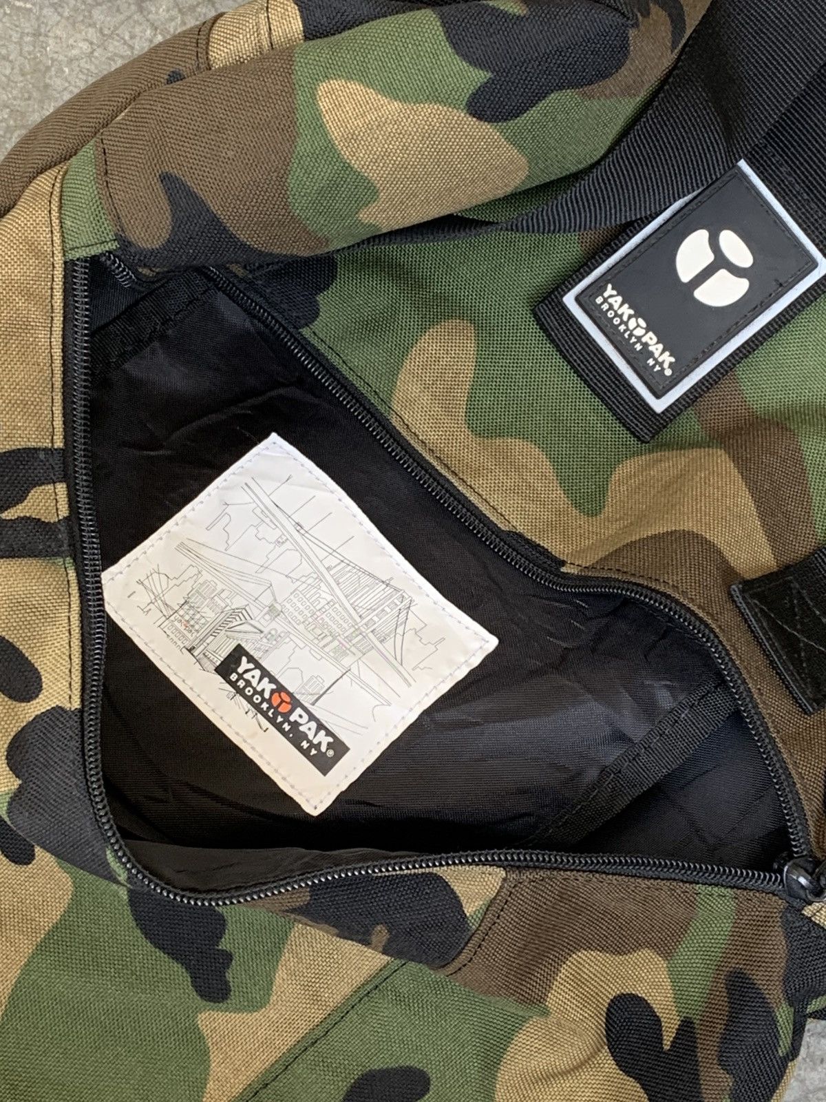 Vexed Generation YakPak Camoflauge 2 in 1 Tote + Bagpack Size ONE SIZE - 10 Thumbnail