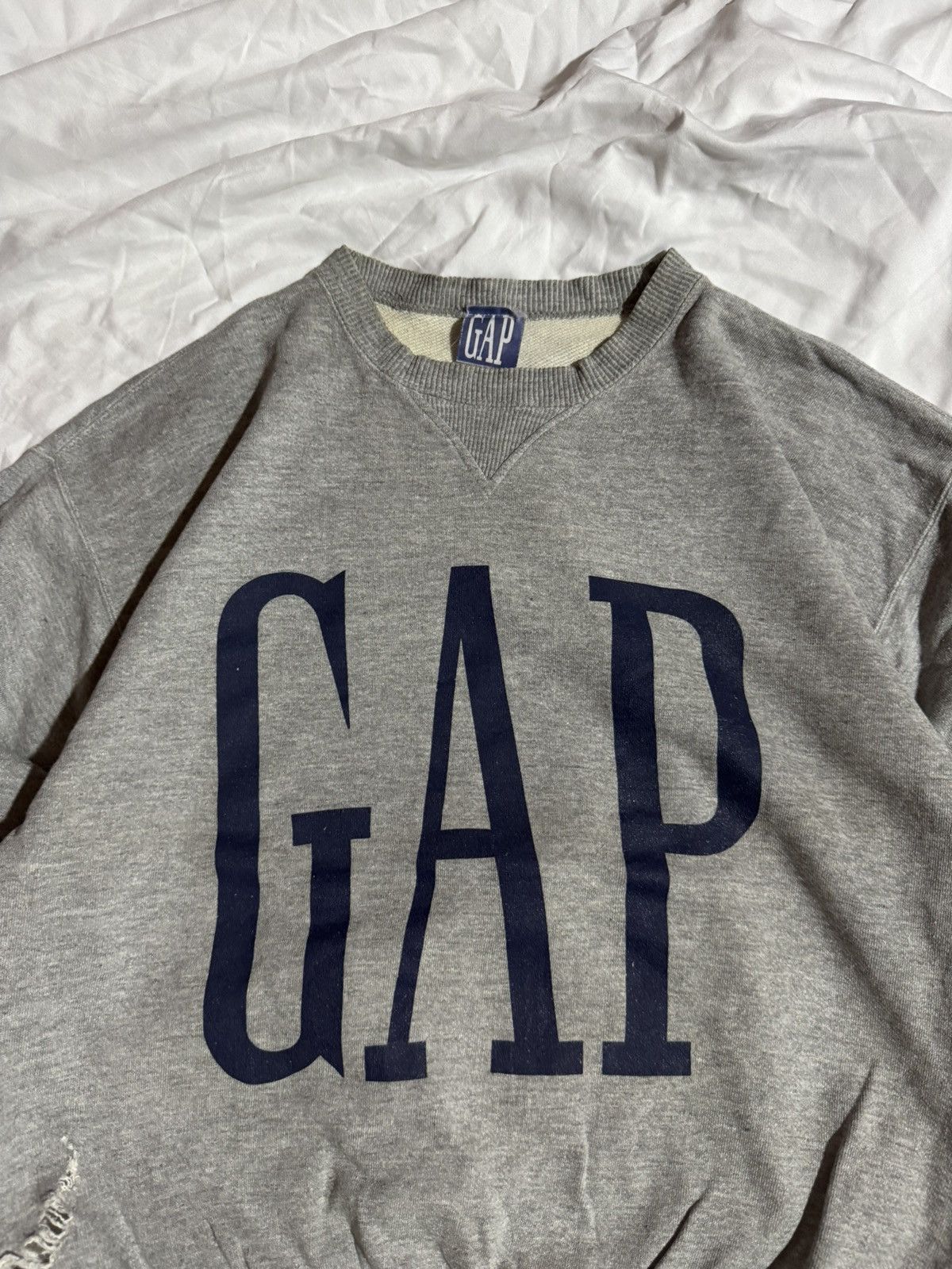 Gap Distressed Vintage Gap Big Logo Sweatshirt Crewneck Size US M / EU 48-50 / 2 - 2 Thumbnail