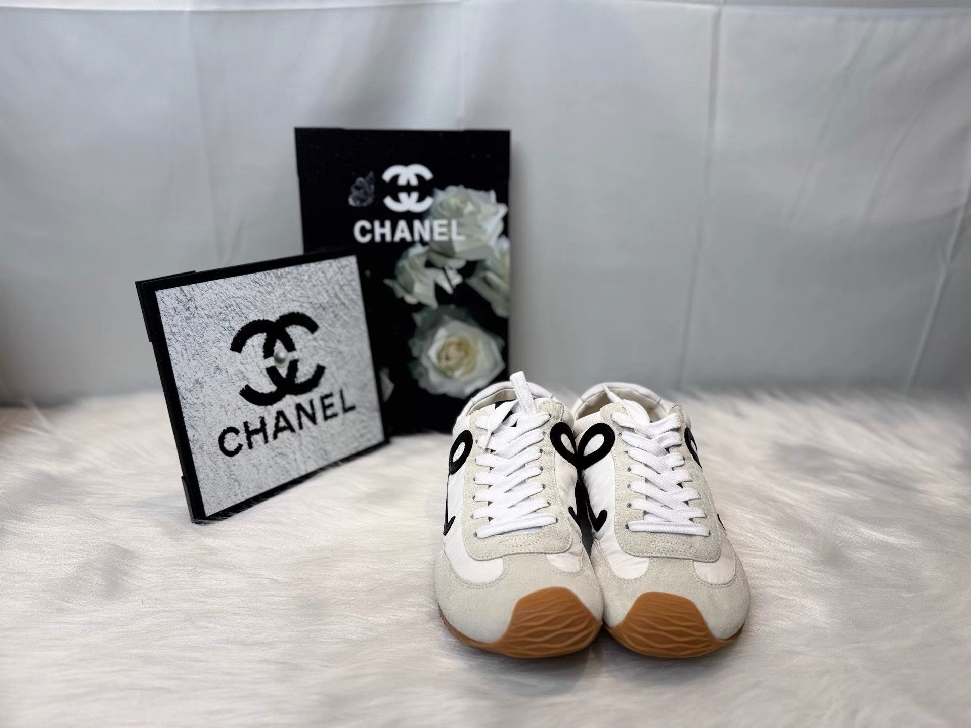 Loewe Loewe Ballet Runner 2.0 Black & White Trainer K36 Size US 7 / EU 40 - 2 Thumbnail