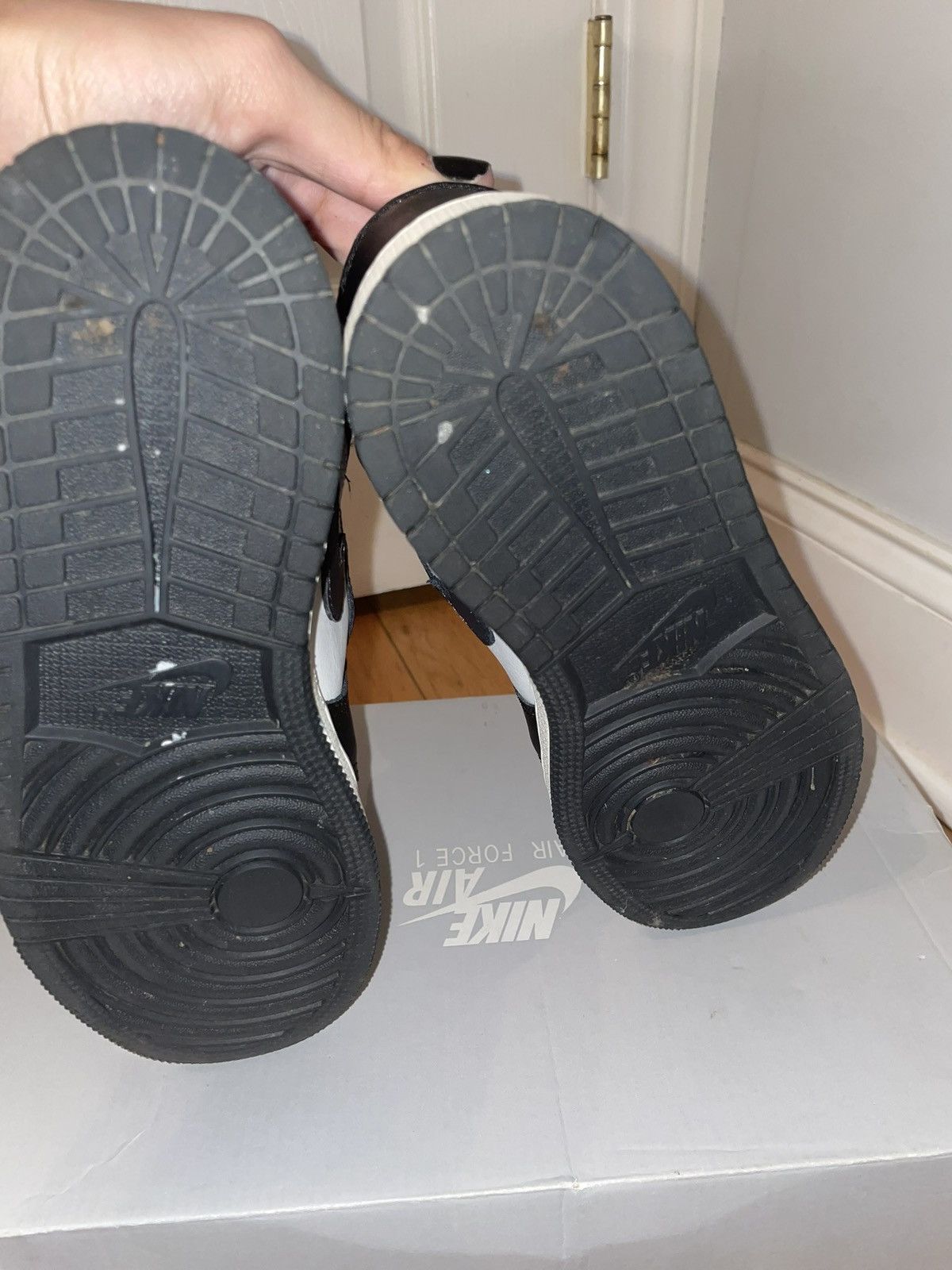 Jordan Brand jordan 1s black Size US 5 / EU 37 - 4 Thumbnail