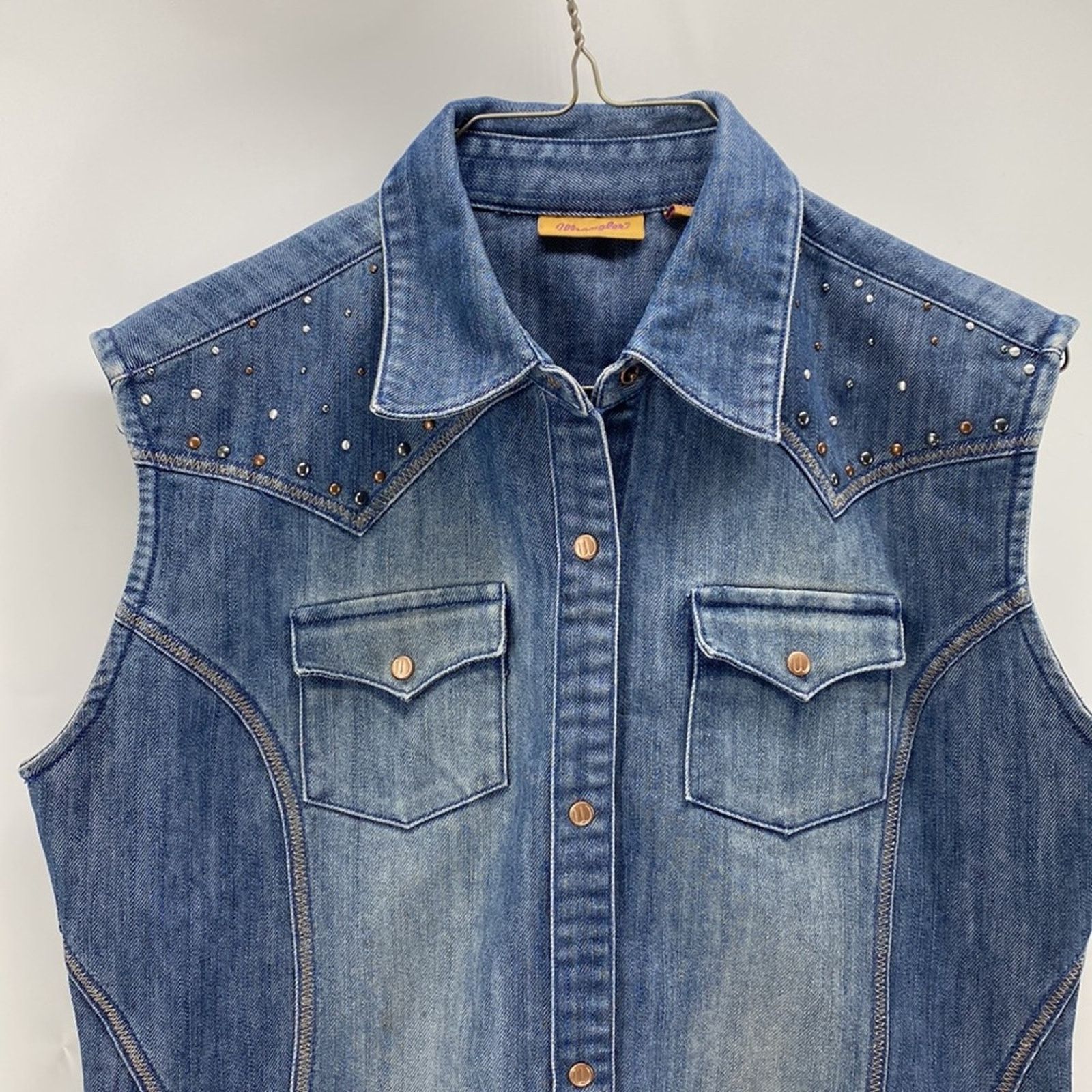 Wrangler Wrangler form fitting studded denim sleeveless button down Size S / US 4 / IT 40 - 2 Thumbnail