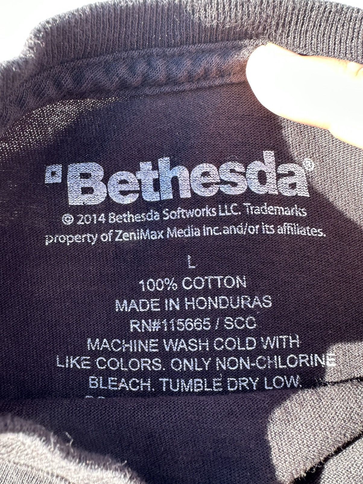 Other Crazy Bethesda elder scrolls video game promo shirt 2014 Size US L / EU 52-54 / 3 - 3 Thumbnail