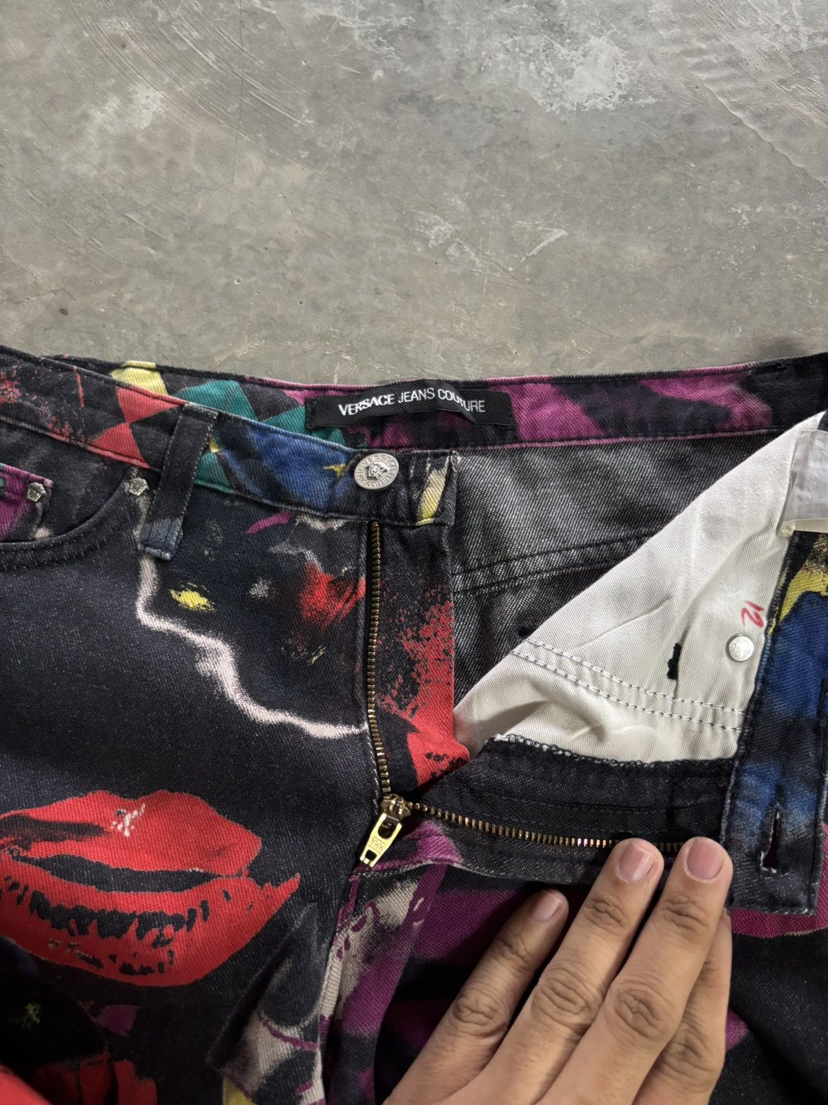 Versace VERSACE JEANS COUTURE bootcut flare jeans crazy overprint Size US 30 / EU 46 - 4 Thumbnail