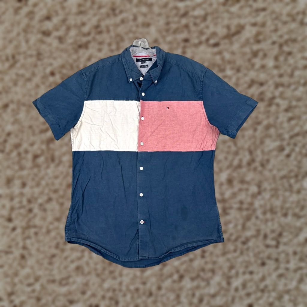 Tommy Hilfiger VINTAGE Tommy Hilfiger Men's Shirt XL Blue Cotton Chambray Short Sleeve Button-Up Casual 90s Boys Size US XL / EU 56 / 4 - 1 Thumbnail