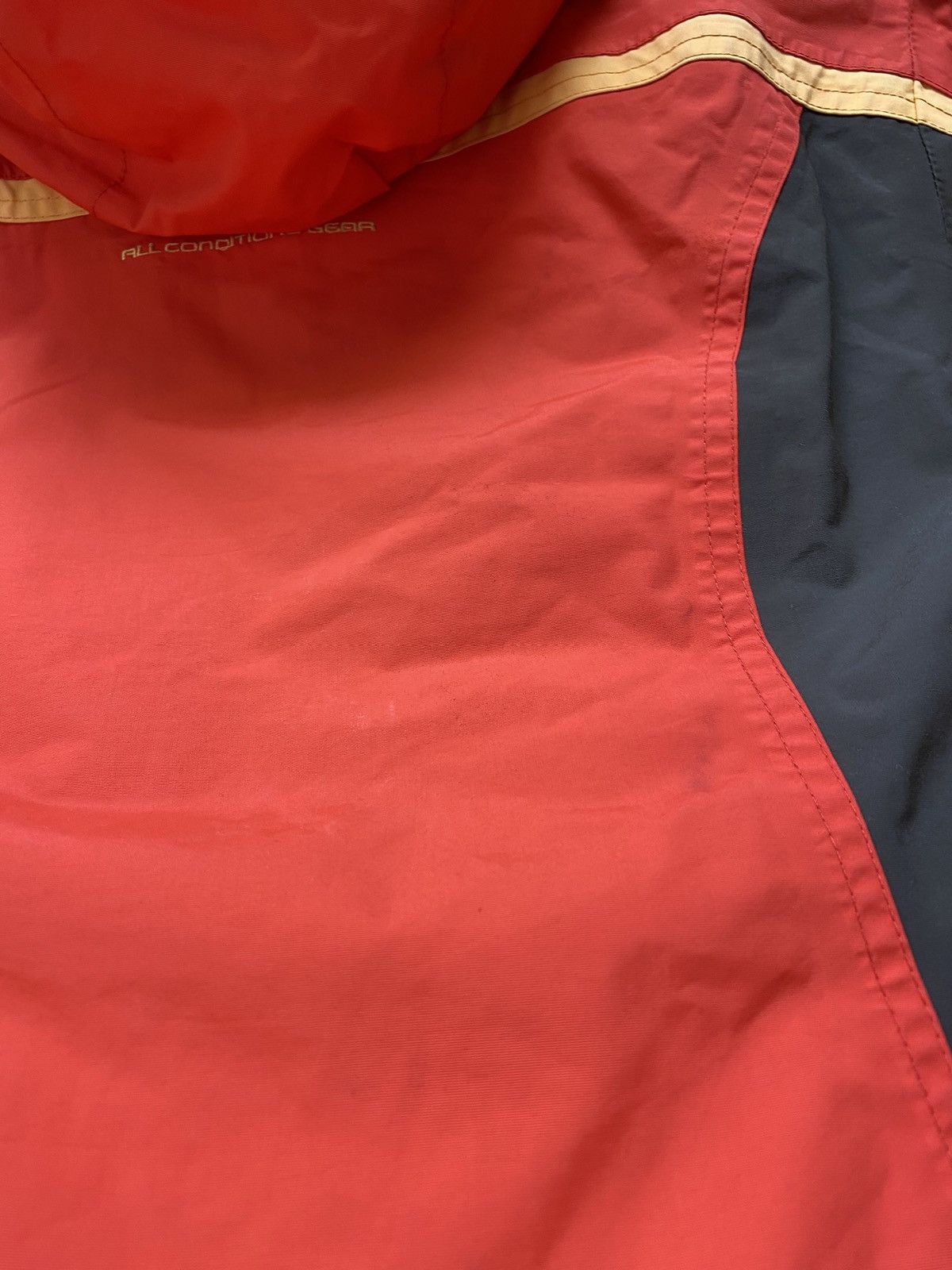 Nike ACG × Vintage Vintage Nike ACG Red Gorpcore Jacket Y2K M Size M / US 6-8 / IT 42-44 - 23 Thumbnail