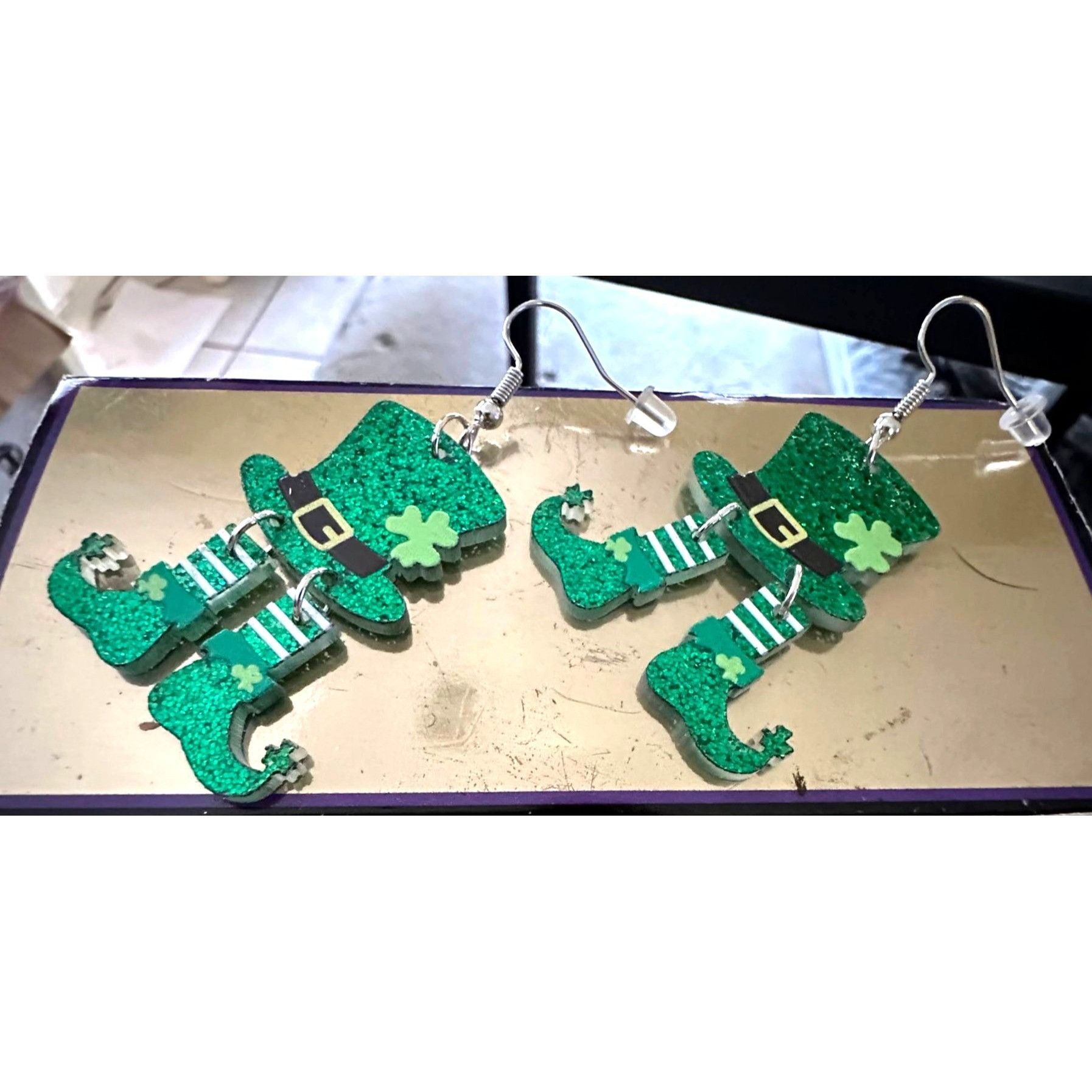 Handmade St Patricks Day Earrings Dangling Wiggly Legs Leprechaun Hat Size ONE SIZE - 9 Thumbnail