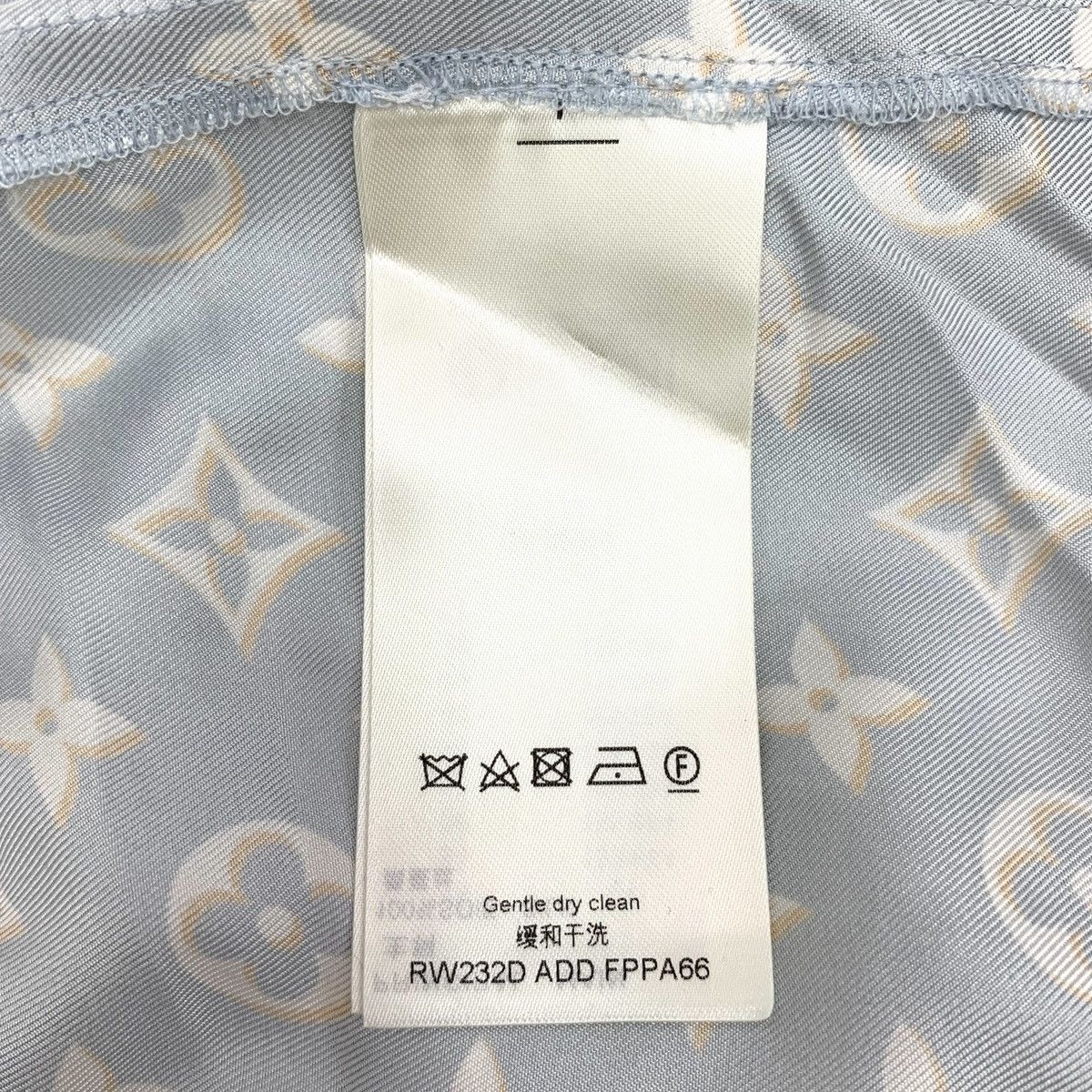 Louis Vuitton Louis Vuitton 23 Light Blue Logo Mulberry Silk Casual Shorts Size 25" / US 0 / IT 36 - 7 Thumbnail