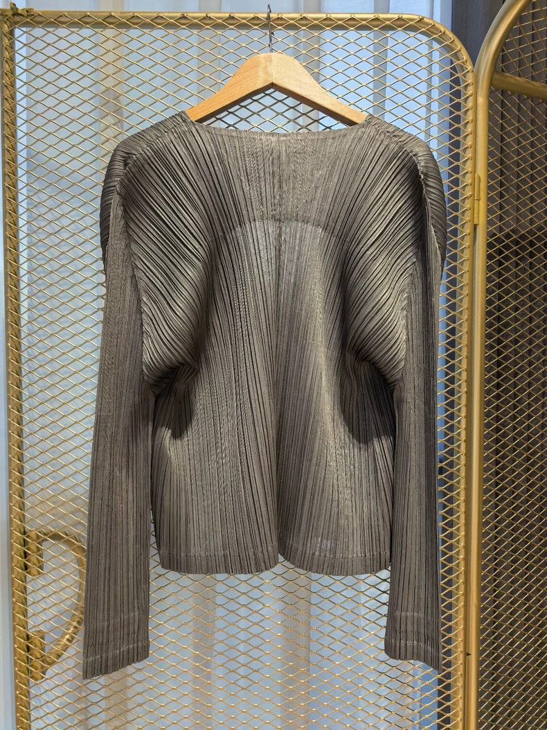 Issey Miyake Issey Miyake size:3 Grey pleated coat Size M / US 6-8 / IT 42-44 - 2 Thumbnail