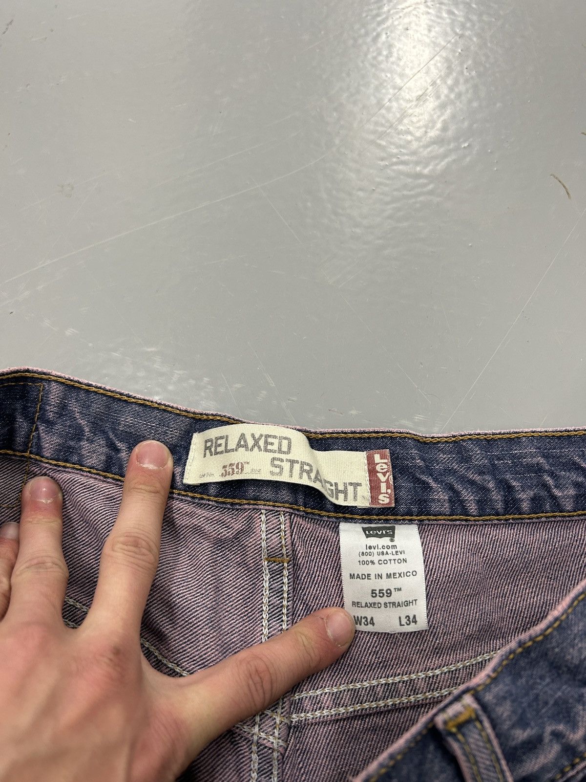 Levi's × Vintage Crazy vintage 90’s Levi’s 559 faded baggy essential jeans Size US 32 / EU 48 - 8 Thumbnail
