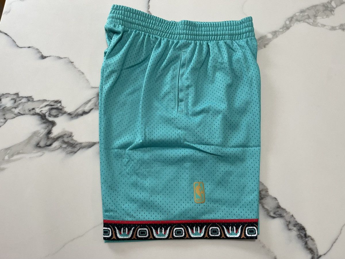 Mitchell & Ness Mitchell & Ness NBA Shorts Vancouver Grizzlies 96-97 Medium Size US 33 - 4 Thumbnail
