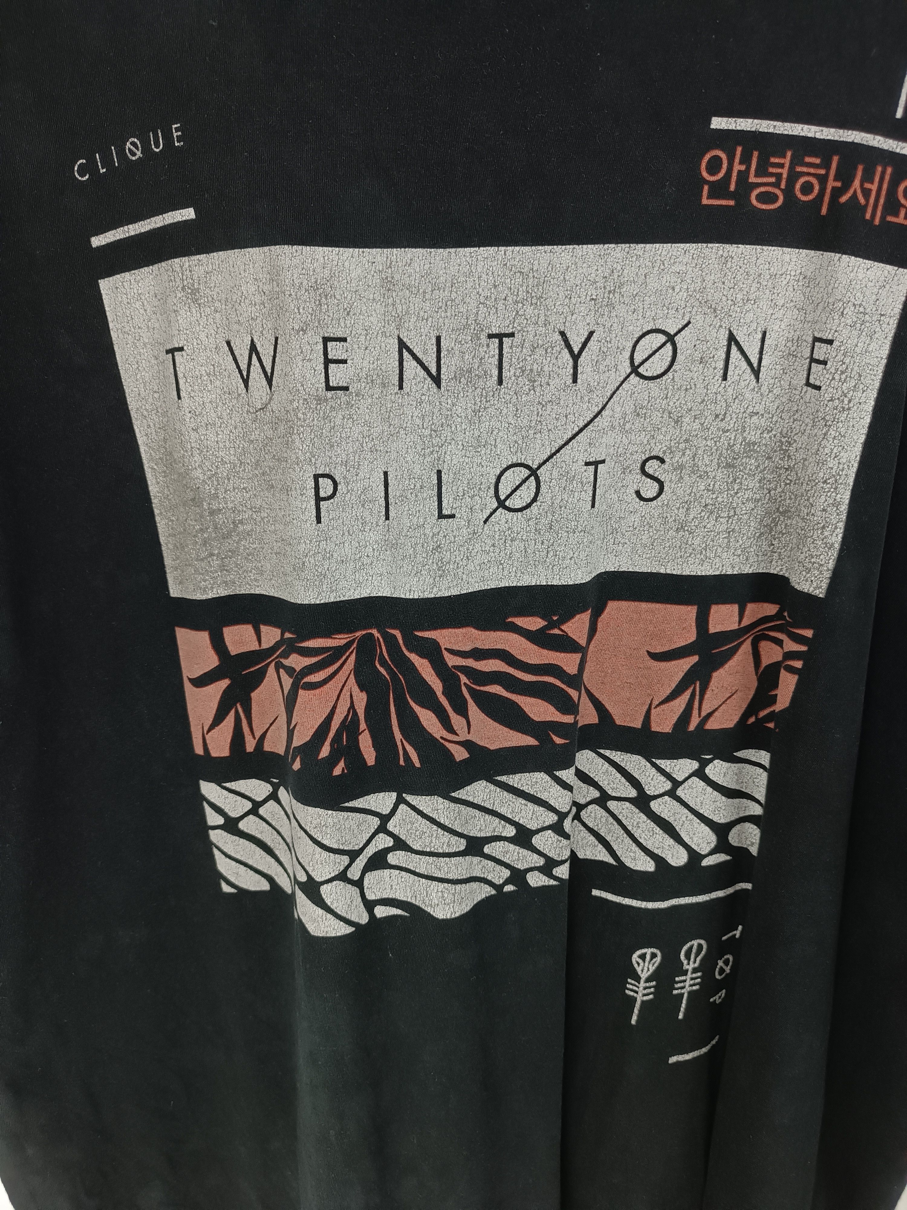 Band Tees THRASH FADED VINTAGE TWENTY ONE PILOT SOUTH KOREA TOUR TEE Size US XL / EU 56 / 4 - 9 Thumbnail
