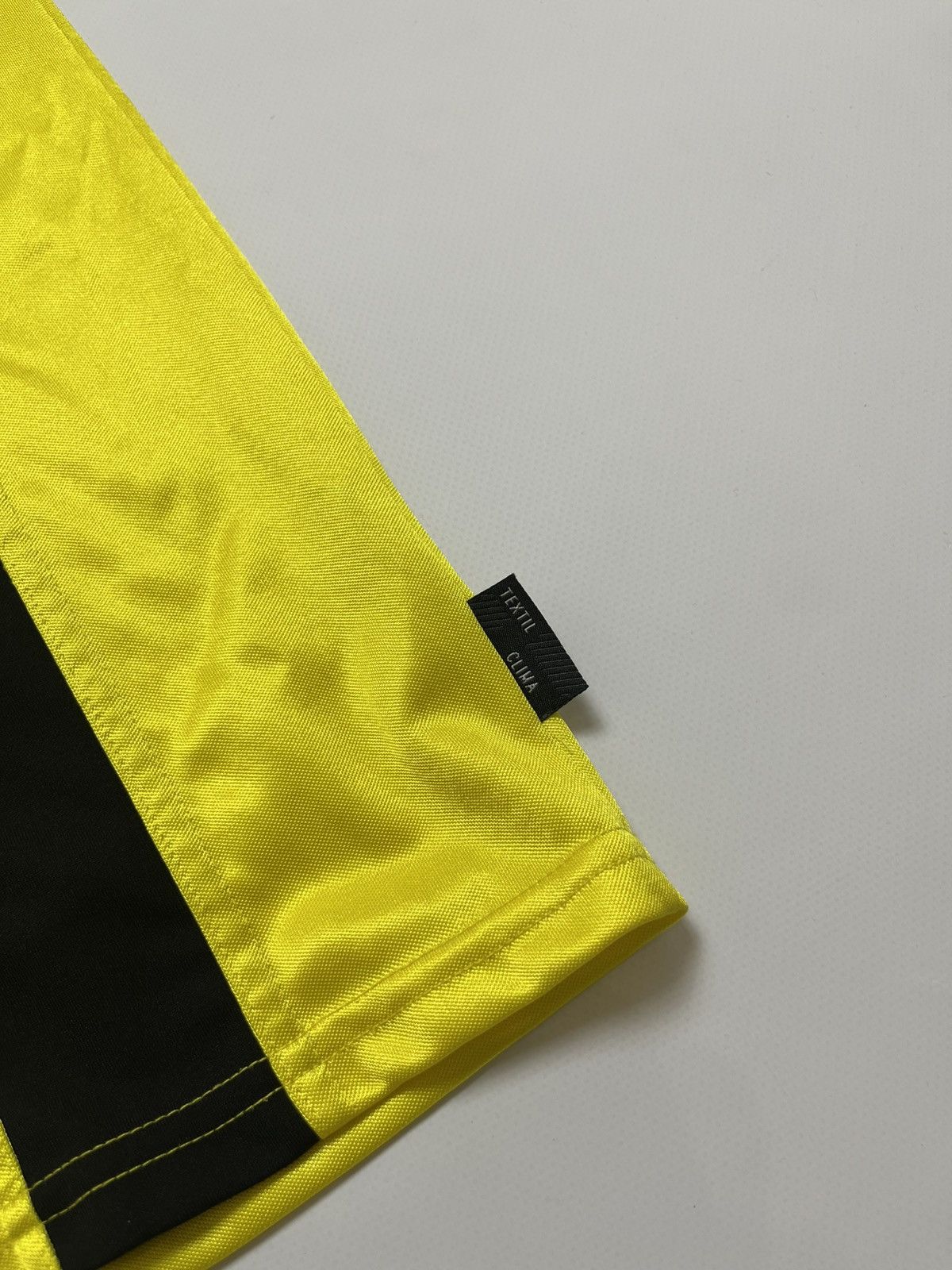 Vintage BSC Young Boys Gems Home Football Jersey Hodel #2 Size US L / EU 52-54 / 3 - 14 Thumbnail