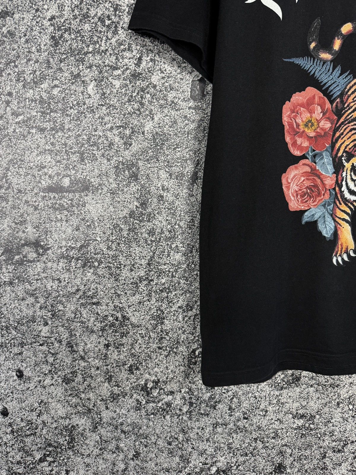 Trapstar London Trapstar London Tiger Rose Graphic T-Shirt Big Logo Tee Sz M Size US M / EU 48-50 / 2 - 4 Thumbnail