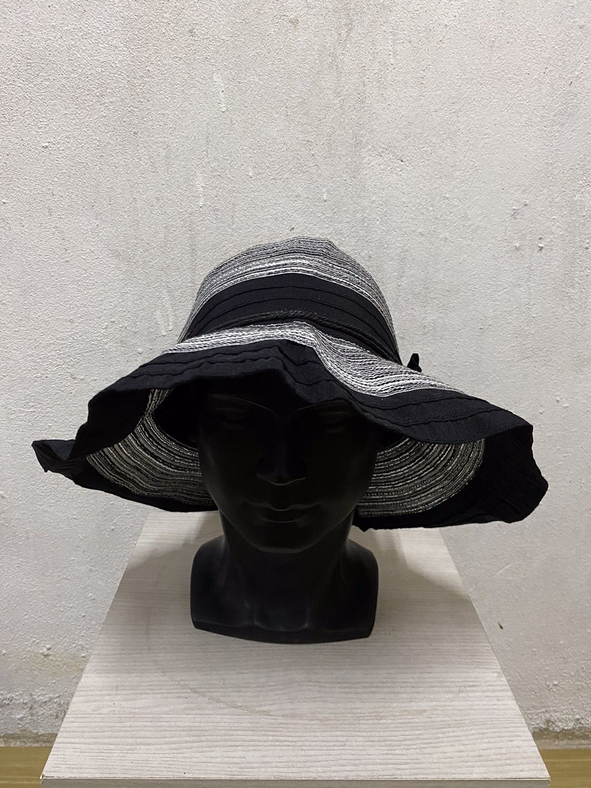 Japanese Brand Japanese Brand Rare Design Bucket Hat Size ONE SIZE - 2 Thumbnail