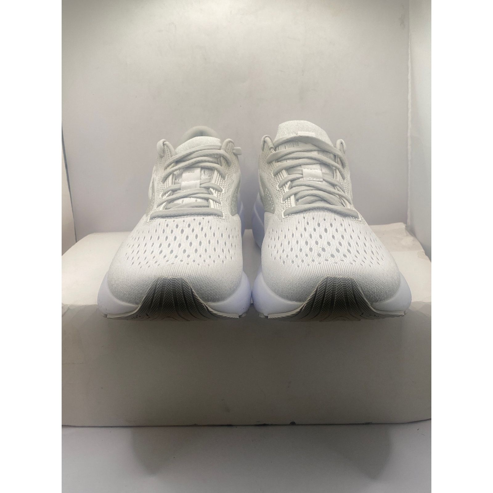 Brooks Women's Brooks Ghost 16 1204071B151 White Size US10/EU 42 Size US 10 / IT 40 - 2 Thumbnail