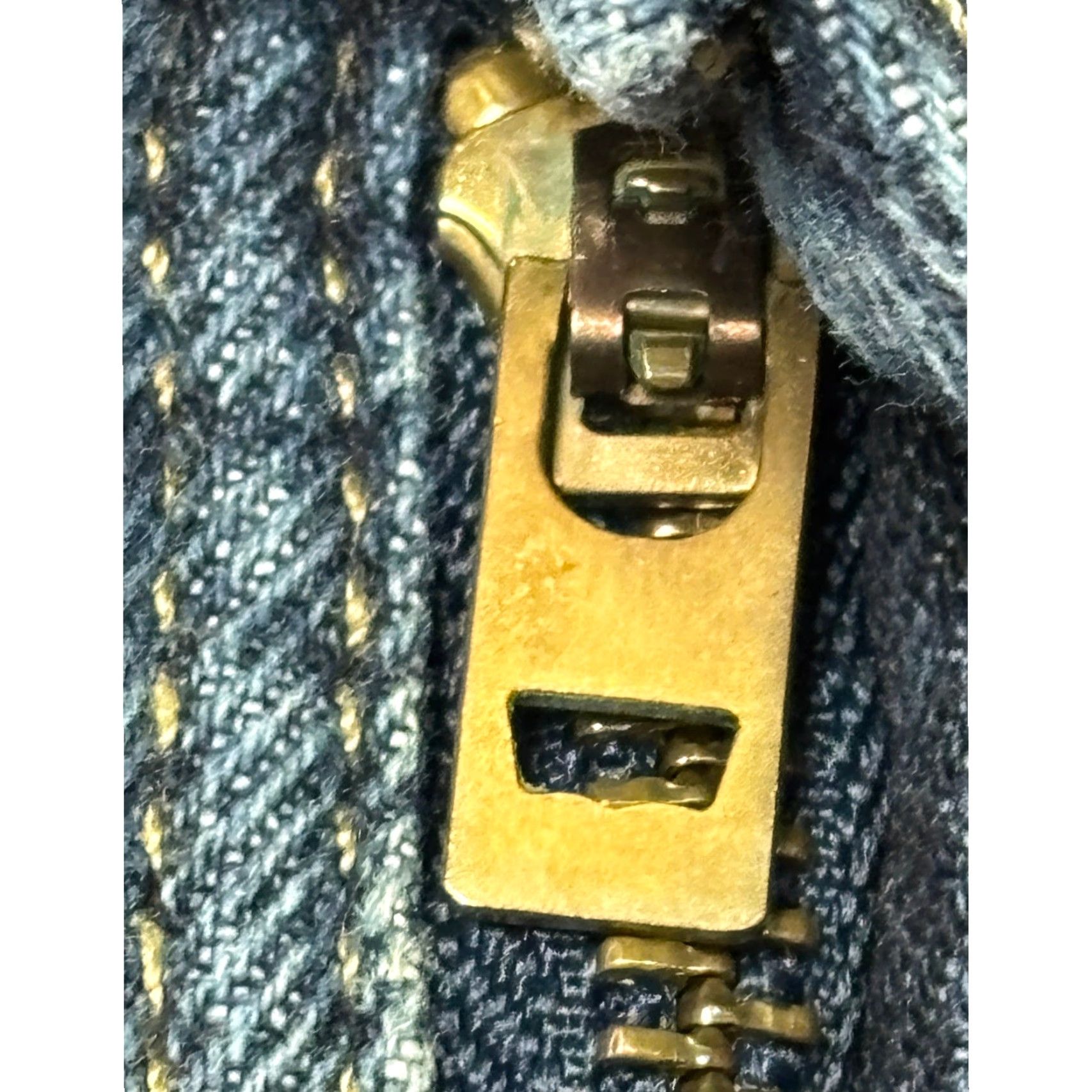 Vintage Levi Strauss 505 Jeans Mens Dark Wash Straight Regular Waist 40 Inseam 32 Denim Cotton Zipper Button Pockets 5-Pocket Size US 40 / EU 56 - 3 Thumbnail