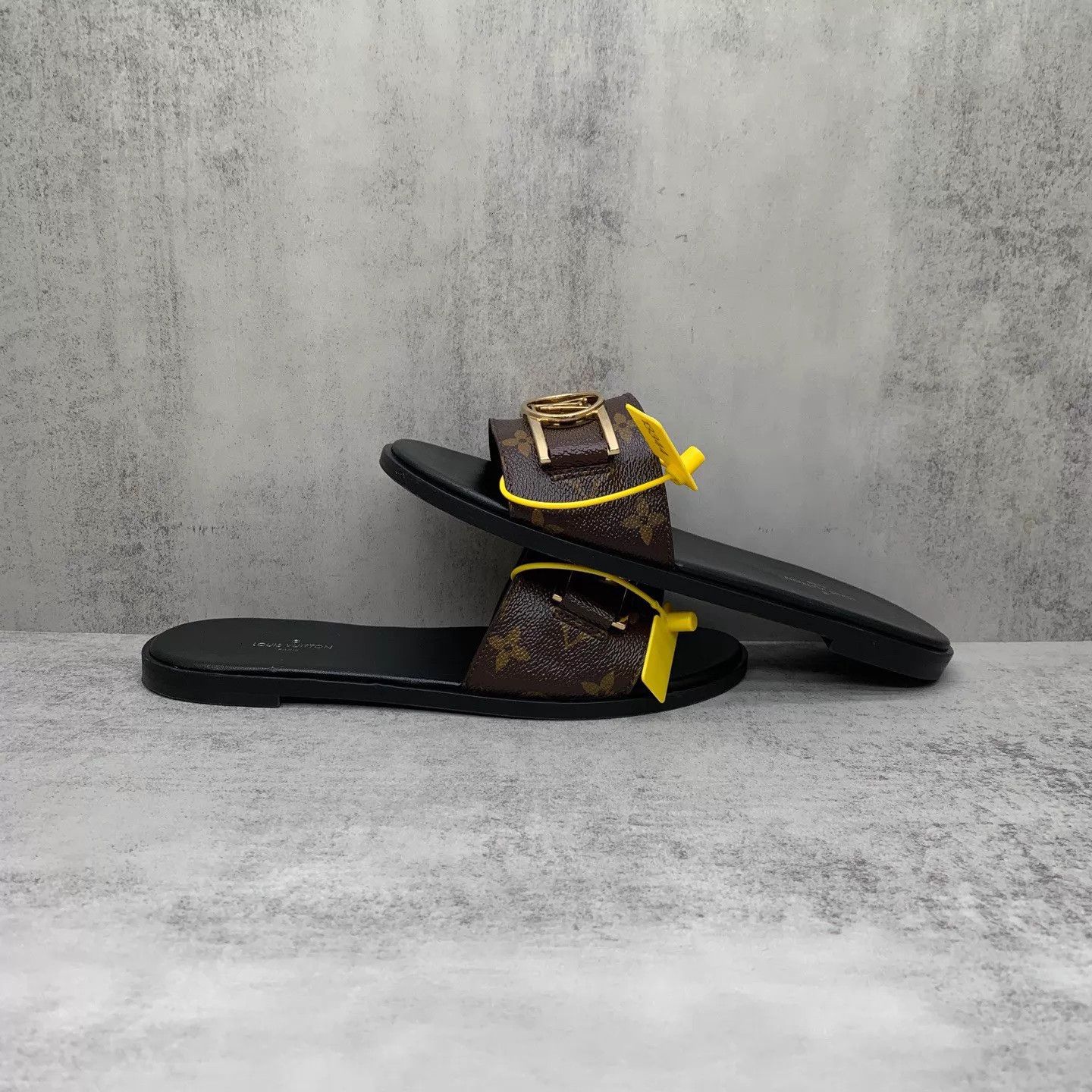 Louis Vuitton LV Monogram Gold Buckle Flat Slipper Women's EU37 98New Size US 6.5 / IT 36.5 - 2 Thumbnail