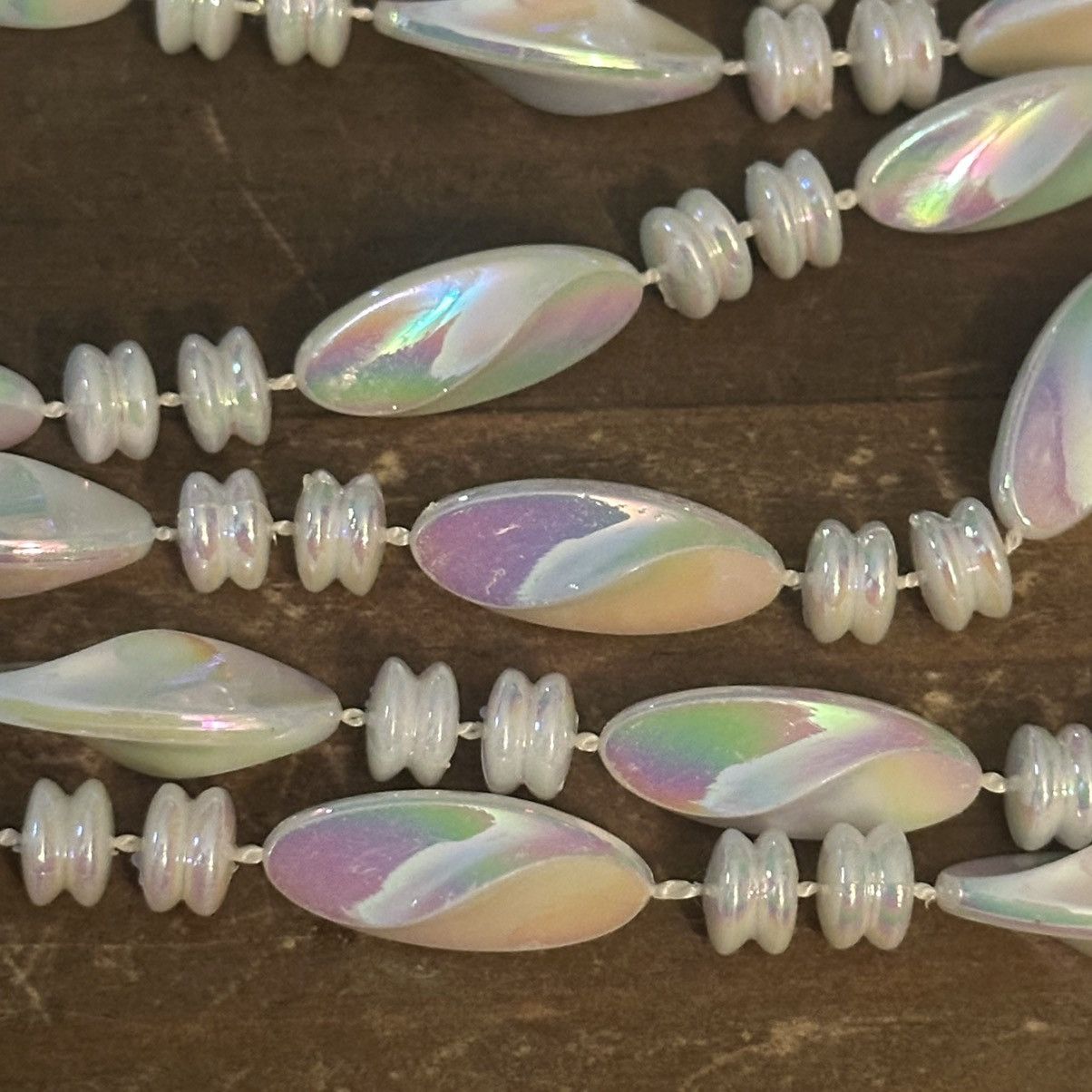 Vintage Vintage white iridescent long bead necklace Size ONE SIZE - 4 Thumbnail