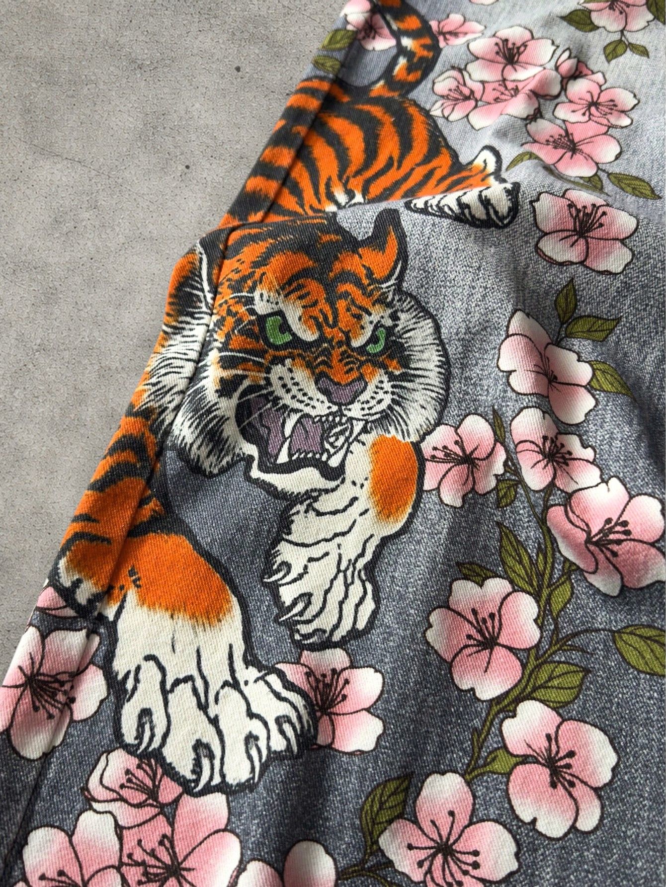 Vintage Anime graphic floral jeans Size US 32 / EU 48 - 4 Thumbnail