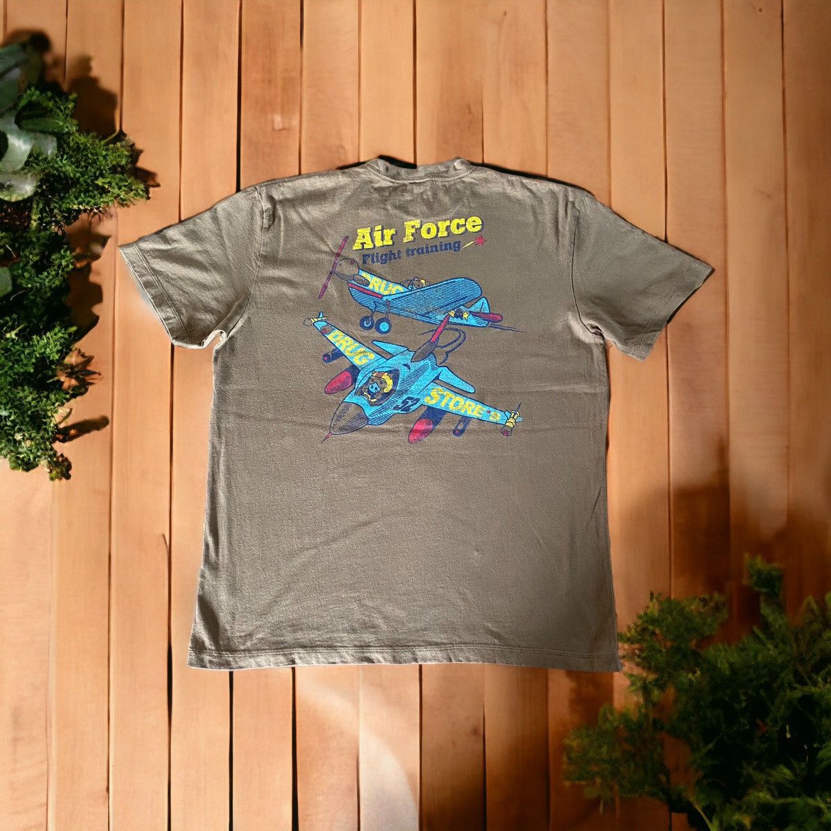 Japanese Brand 🔥RARE🔥Vintage Y2k Drug Store’s Air Force Tee Size US L / EU 52-54 / 3 - 1 Thumbnail