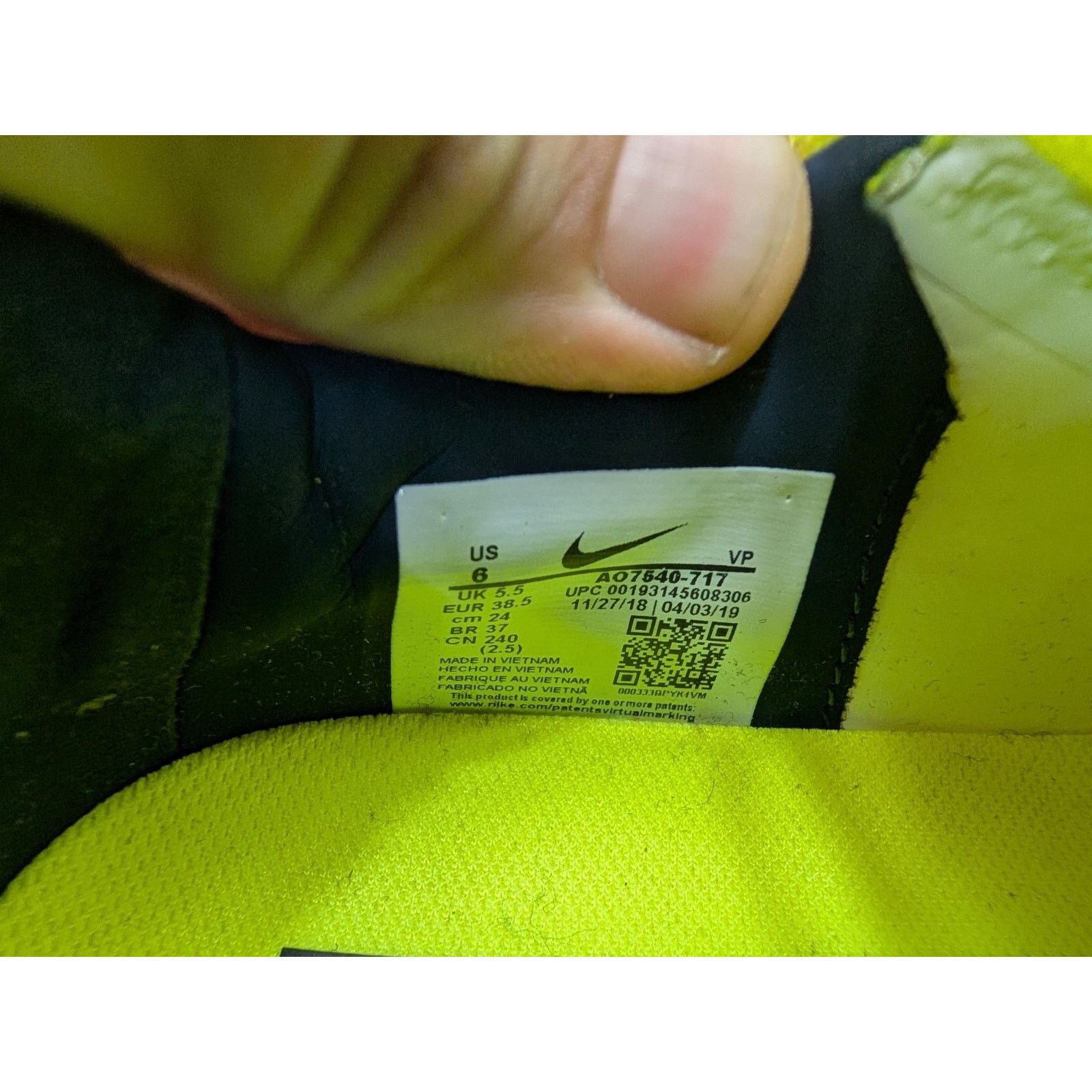 Nike Nike Phantom Venom Elite FG ACC Soccer Cleats Men Volt 6 US Size US 6 / EU 39 - 9 Thumbnail