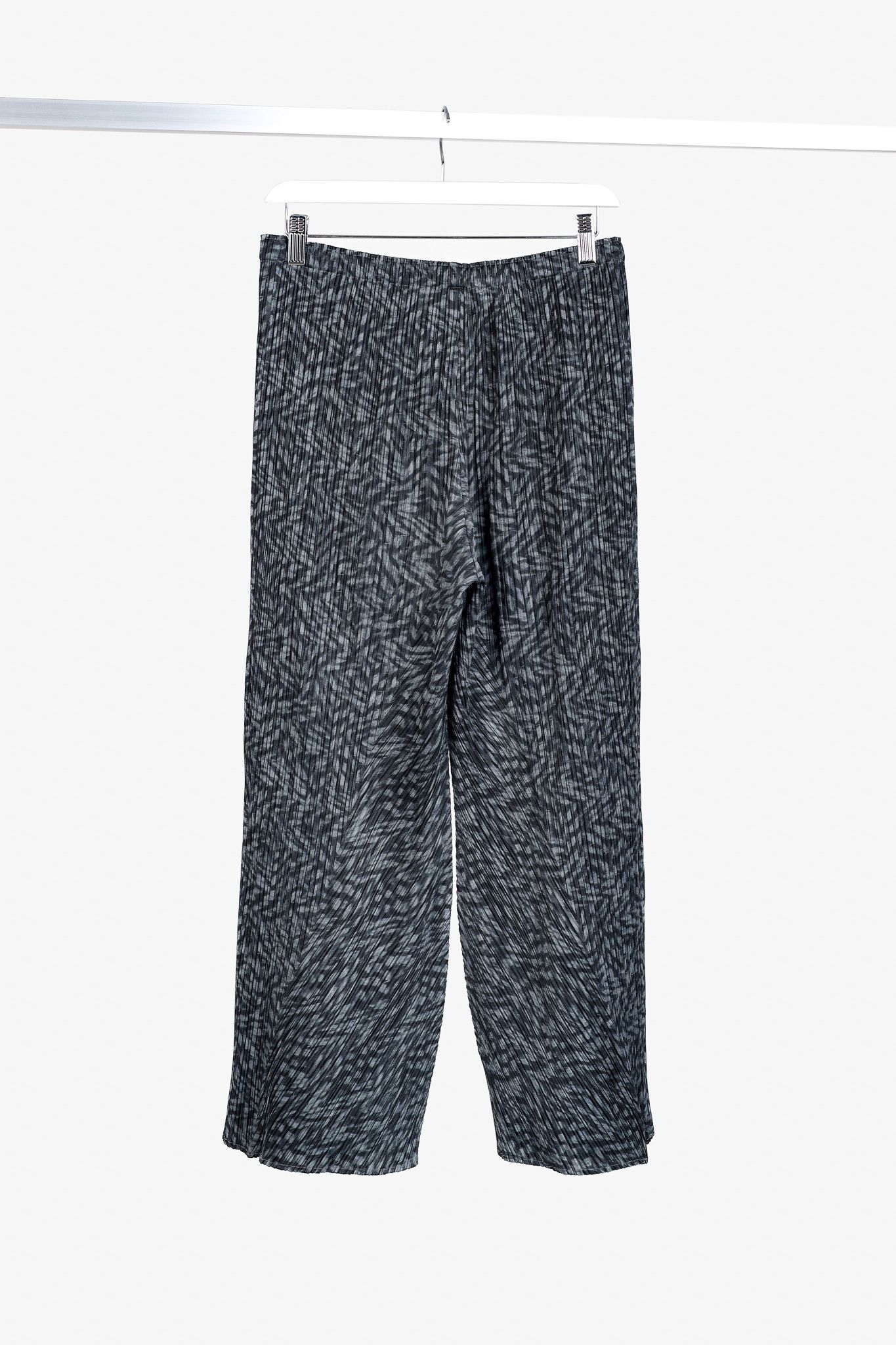 Issey Miyake × Pleats Please Issey Miyake Issey Miyake Pleats Please Grey Printed Belbottom Pants Size 27" / US 4 / IT 40 - 2 Thumbnail