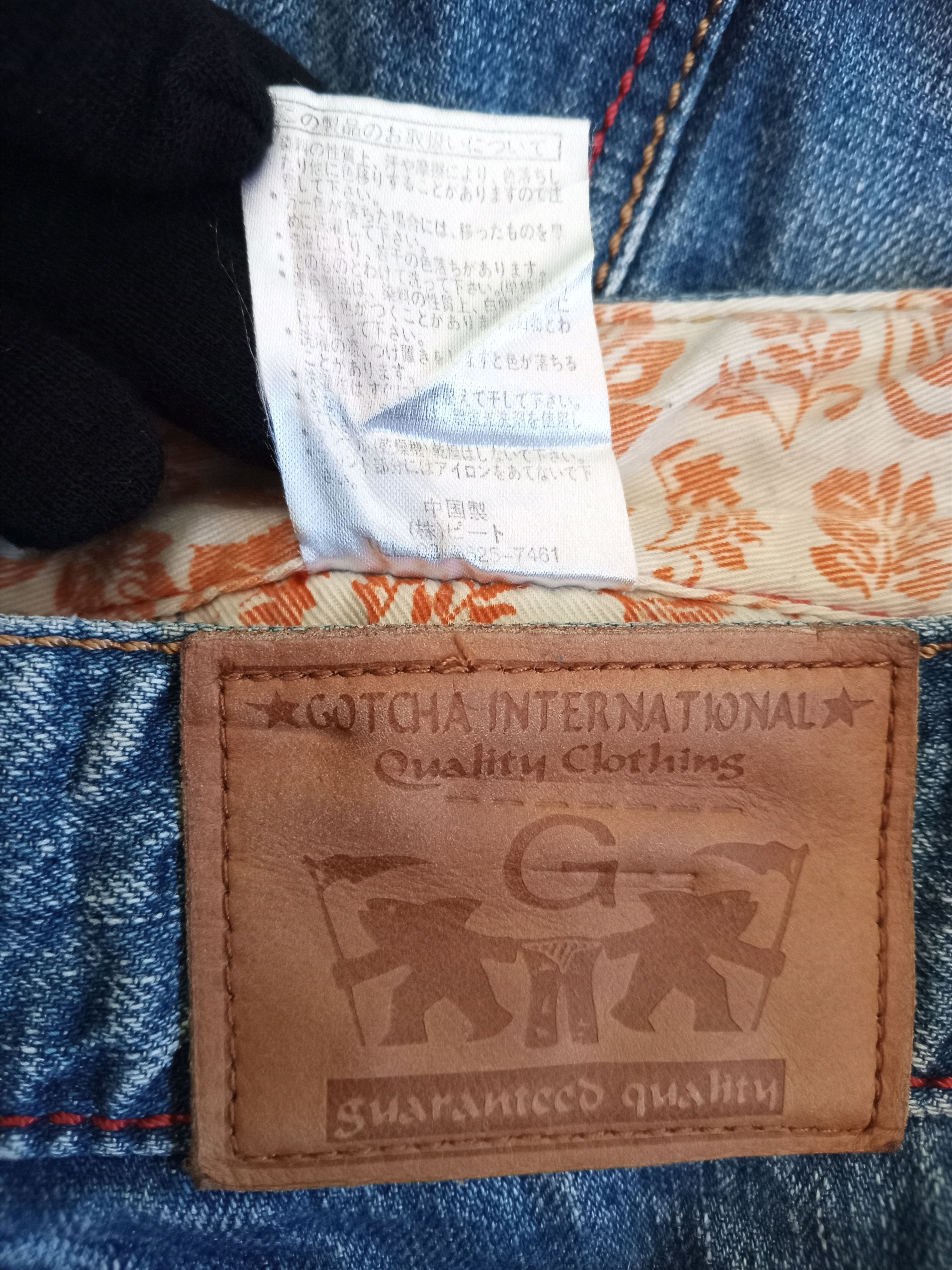 Gotcha Surfstyle Spell Out Distressed Jeans