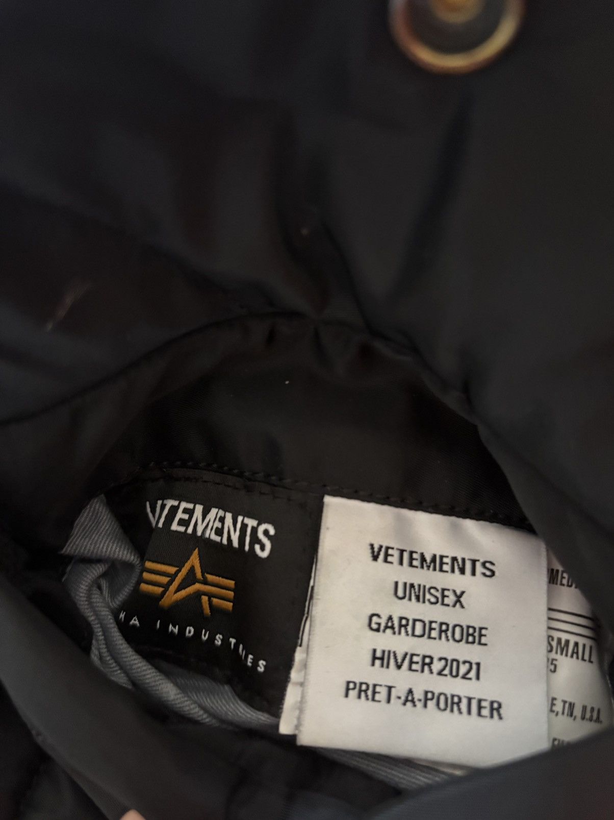Alpha Industries × Vetements Vetements AW21 Reversible Cropped Bomber MA-1 Flight Bomber Size US XS / EU 42 / 0 - 10 Thumbnail