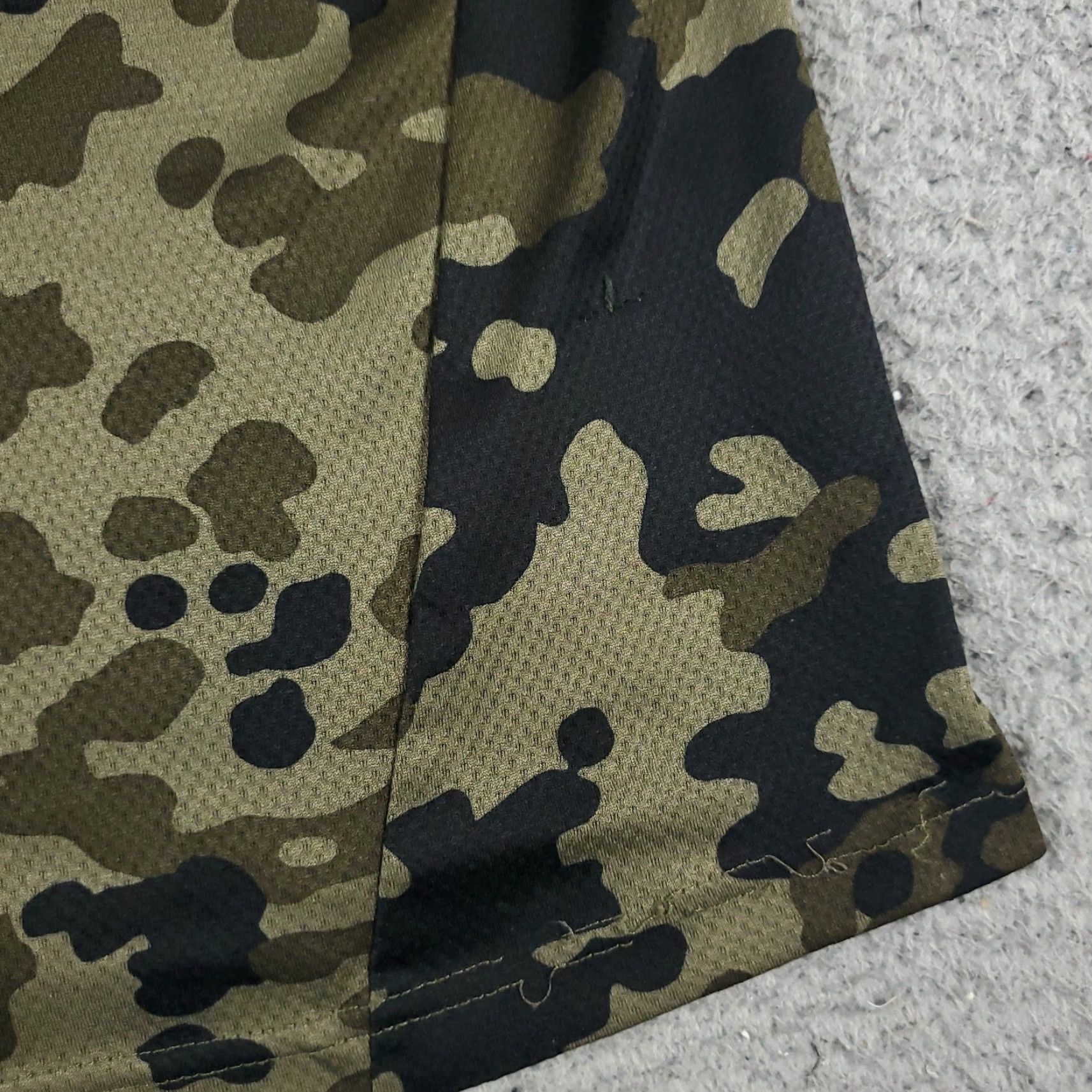 Nike Nike T Shirt Mens Small Beige Black Camouflage Active Gym Short Sleeve Shirt Mens Camouflage Nike Size US S / EU 44-46 / 1 - 3 Thumbnail