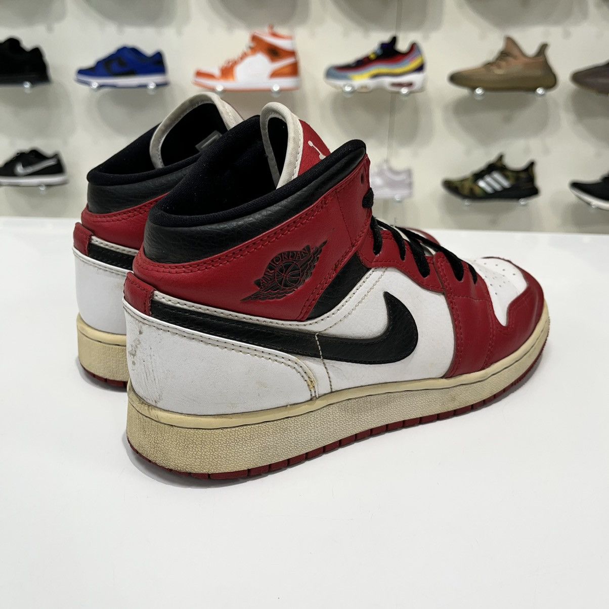 Nike Air Jordan 1 Mid Chicago (2020) (GS) Size US 5.5 / EU 38 - 6 Thumbnail