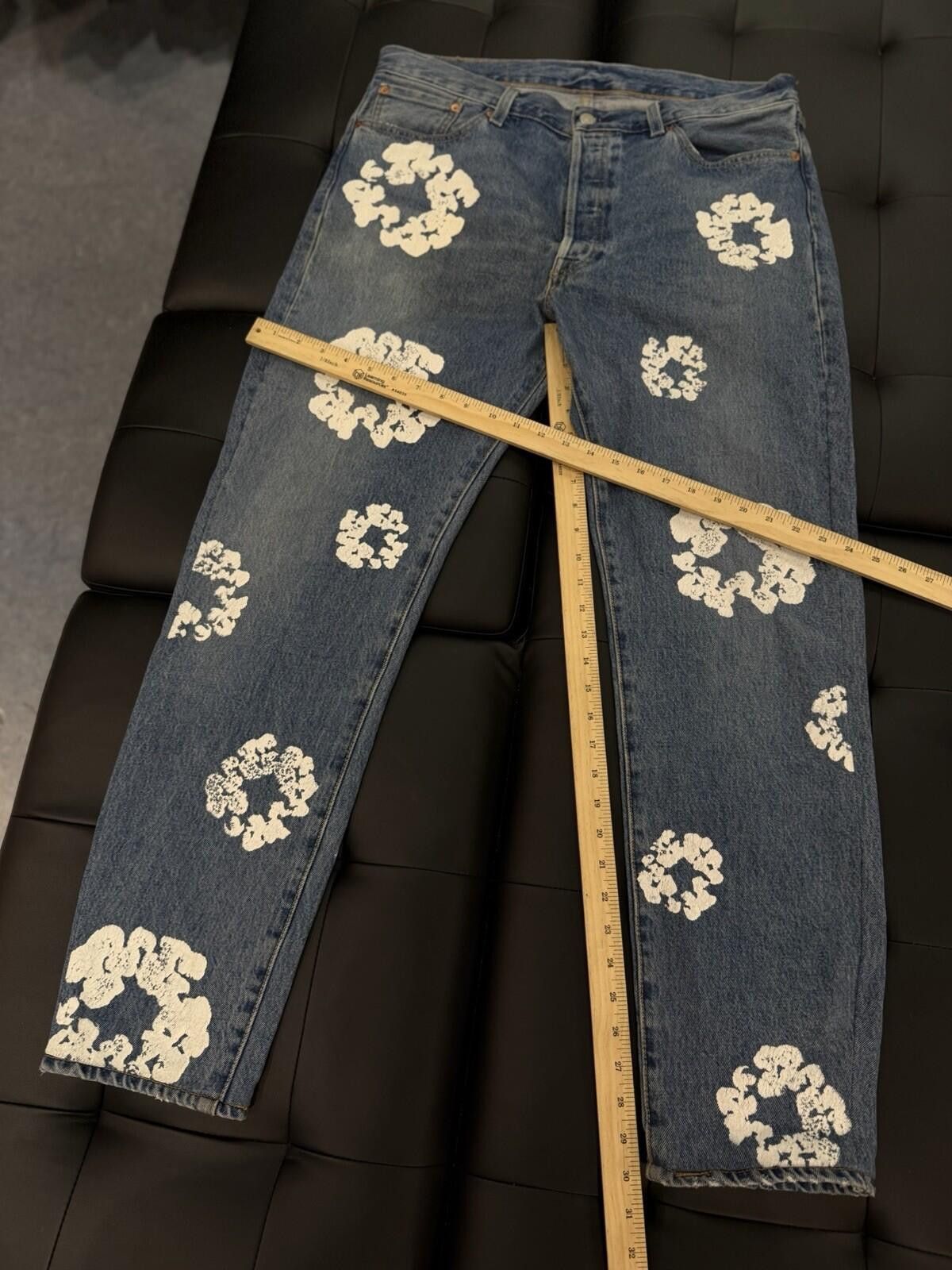 DENIM TEARS Denim Tears Light Washed Blue Cotton Wreath Jeans Size 36x34 Size US 36 / EU 52 - 10 Thumbnail