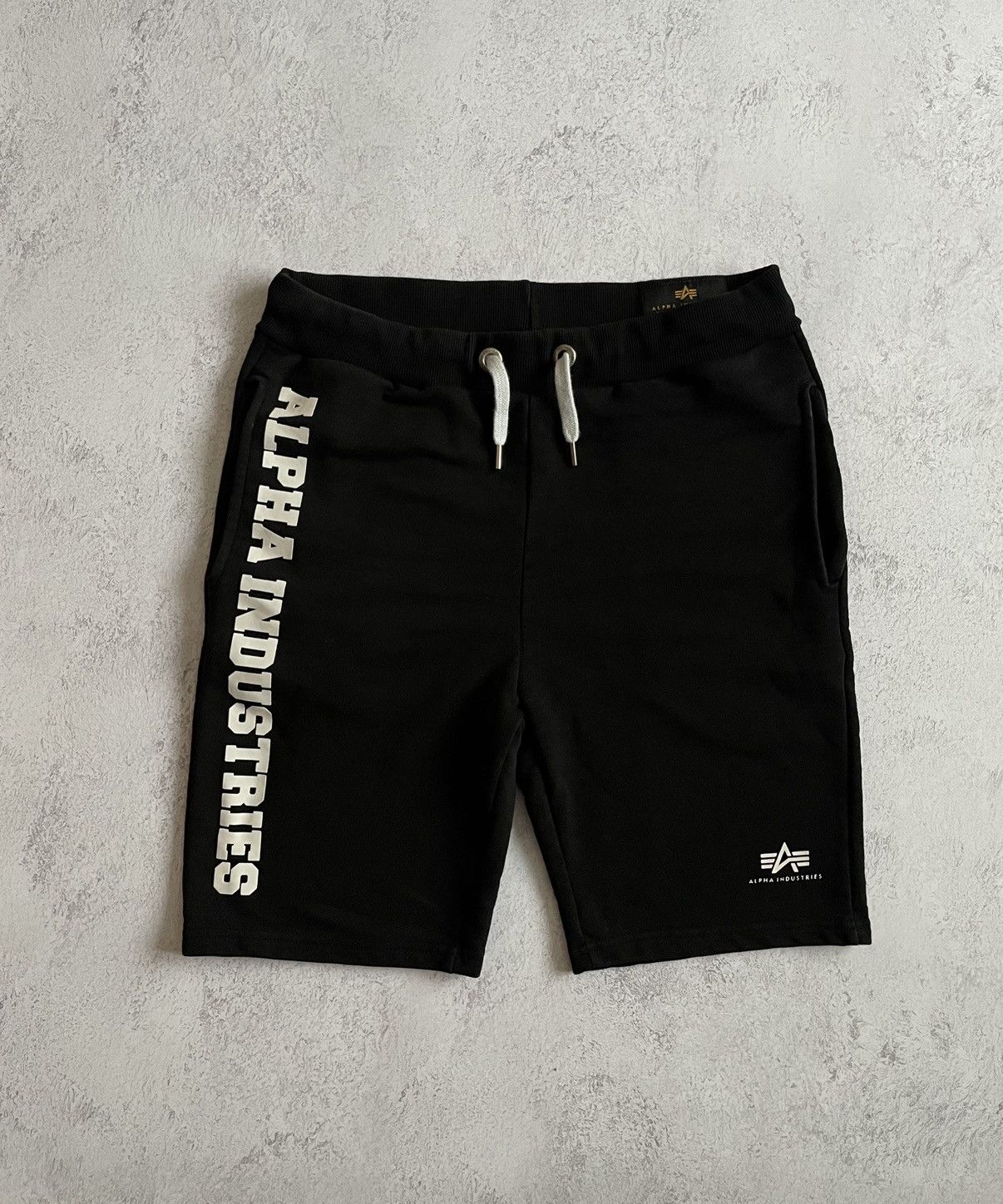 Alpha Industries Vintage Alpha Industries Shorts Combat Black Size US 34 / EU 50 - 1 Thumbnail