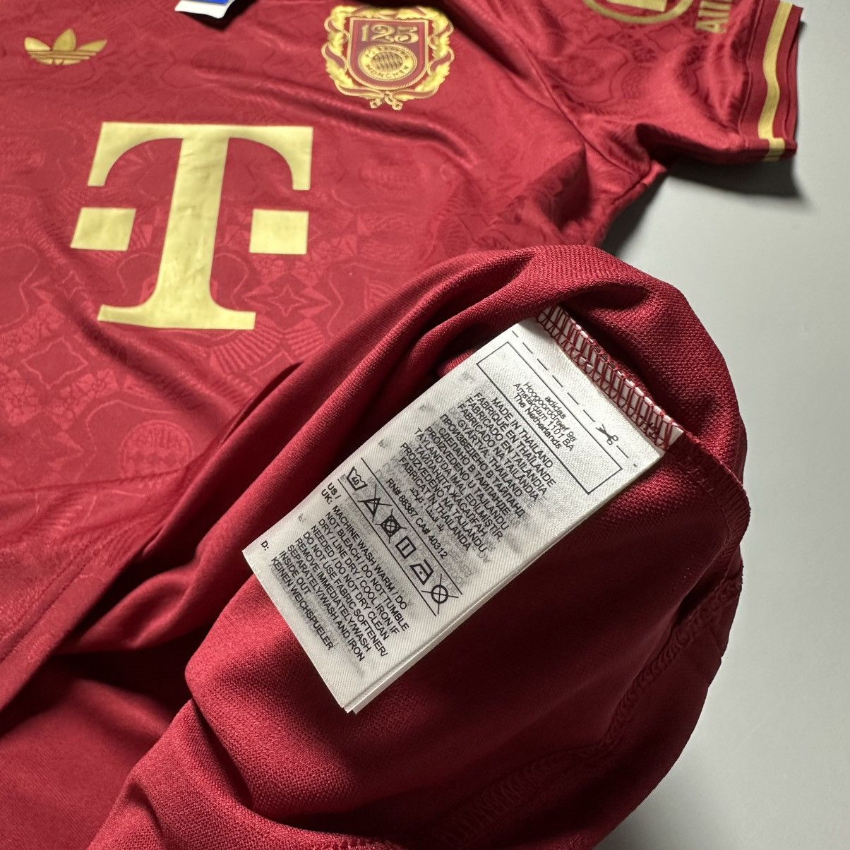 Vintage BAYERN ADIDAS 2024/2025 125TH ANNIVERSARY JERSEY #97 KARL Size US L / EU 52-54 / 3 - 14 Thumbnail