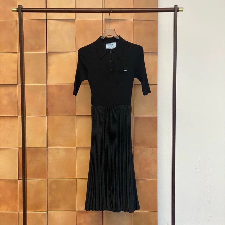 Prada Prada Black letter logo knitted stitching pleated dress 250 Size S / US 4 / IT 40 - 1 Thumbnail