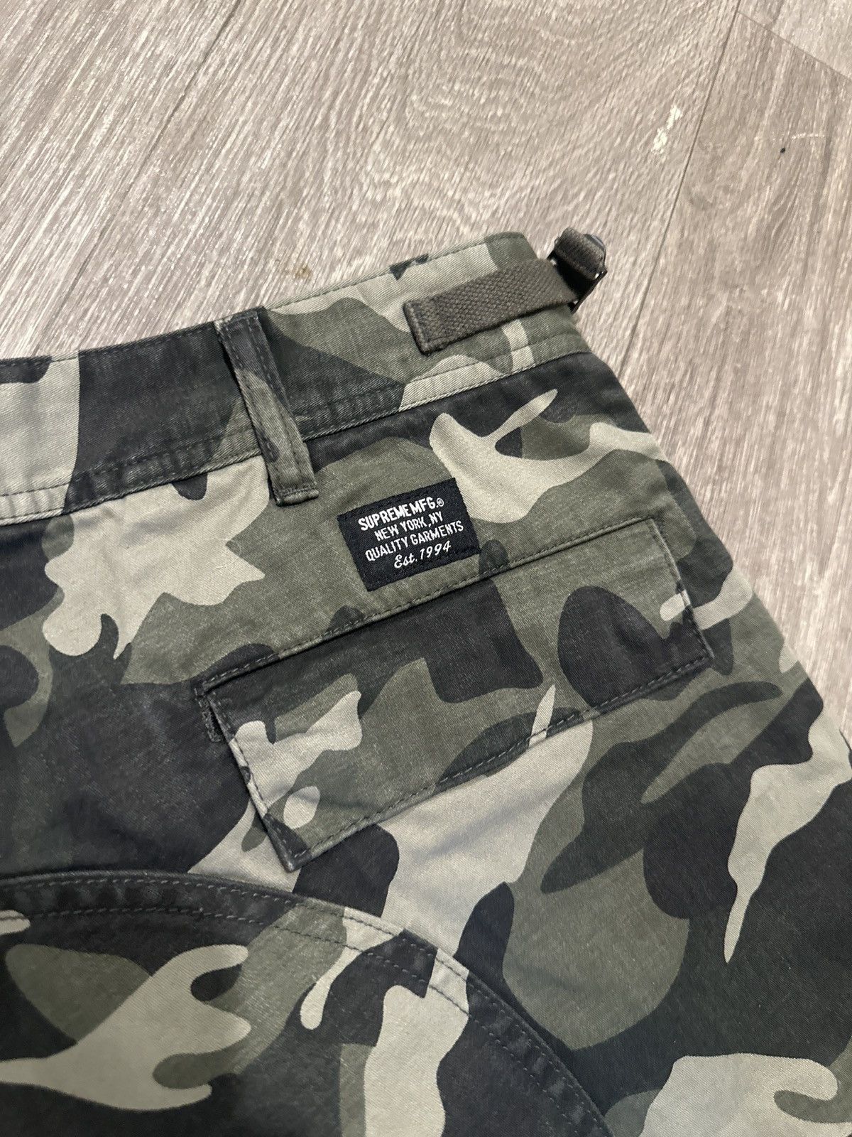 Supreme Supreme Baggy Camo Cargos Size US 32 / EU 48 - 2 Thumbnail