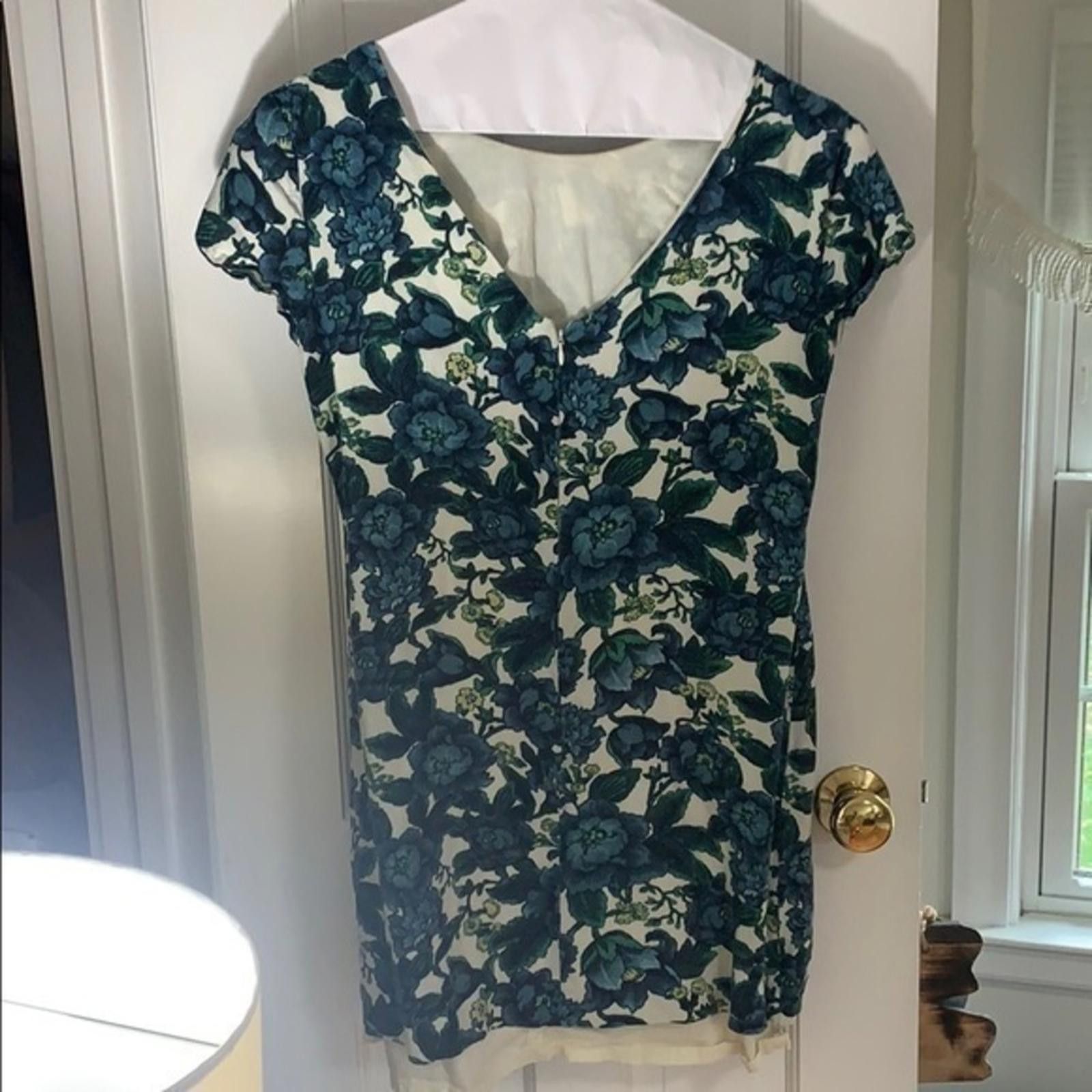 Designer Loft floral v neck back dress Size XS / US 0-2 / IT 36-38 - 3 Thumbnail