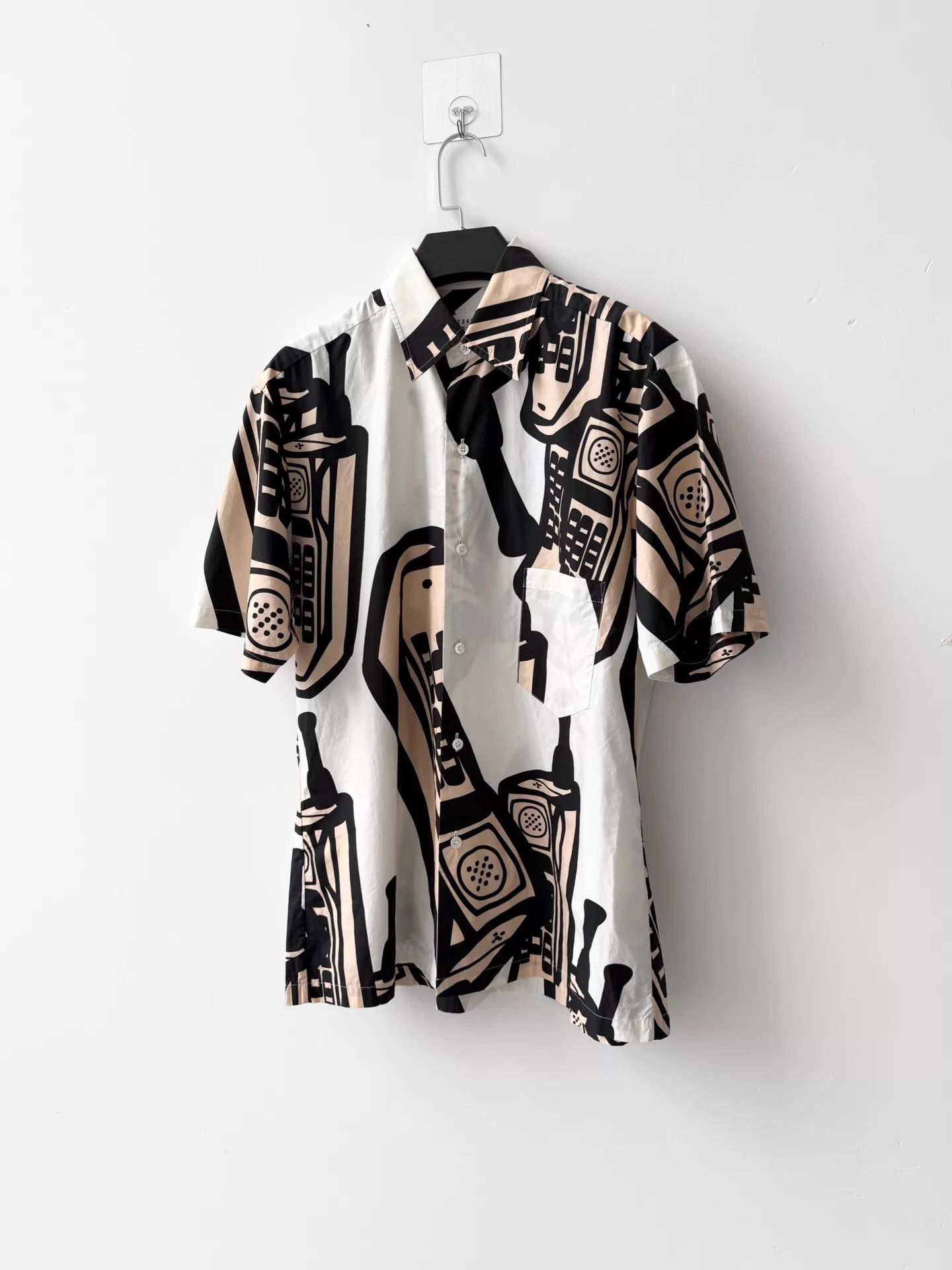 Maison Margiela Maison Margiela S/S19 Graffiti Pkt Shirt 80s Phone Print Size US M / EU 48-50 / 2 - 2 Thumbnail