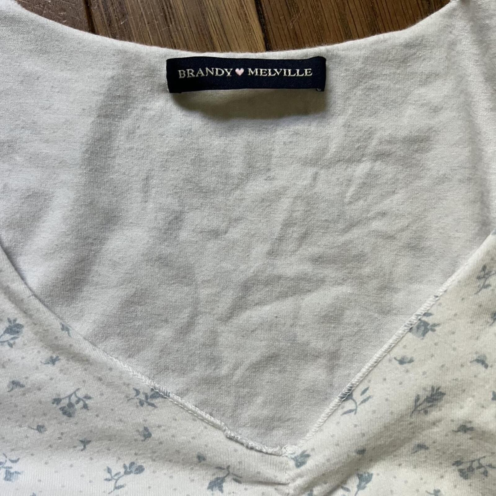 Other White floral baby tee with ruched neckline Size ONE SIZE - 4 Thumbnail